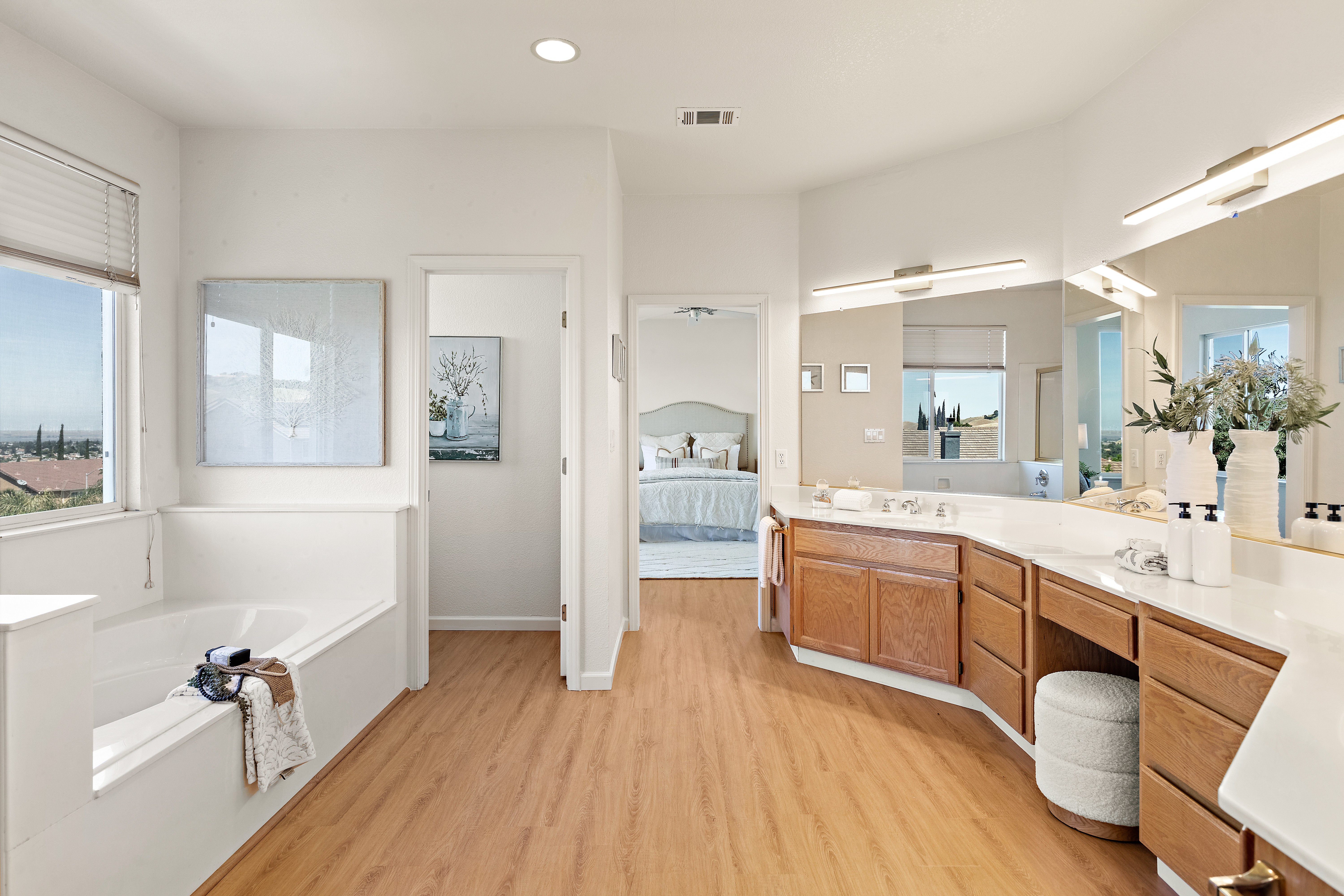  Spacious Heritage Hills Home with a Versatile Layout and Serene Surroundings - 物件實景