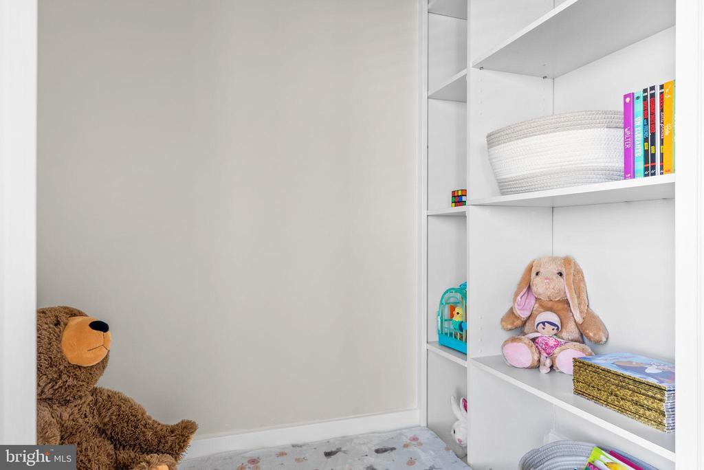 Frederick, Maryland, 21701, United States, 5 Bedrooms Bedrooms, ,4 BathroomsBathrooms,Residential,For Sale,1987107