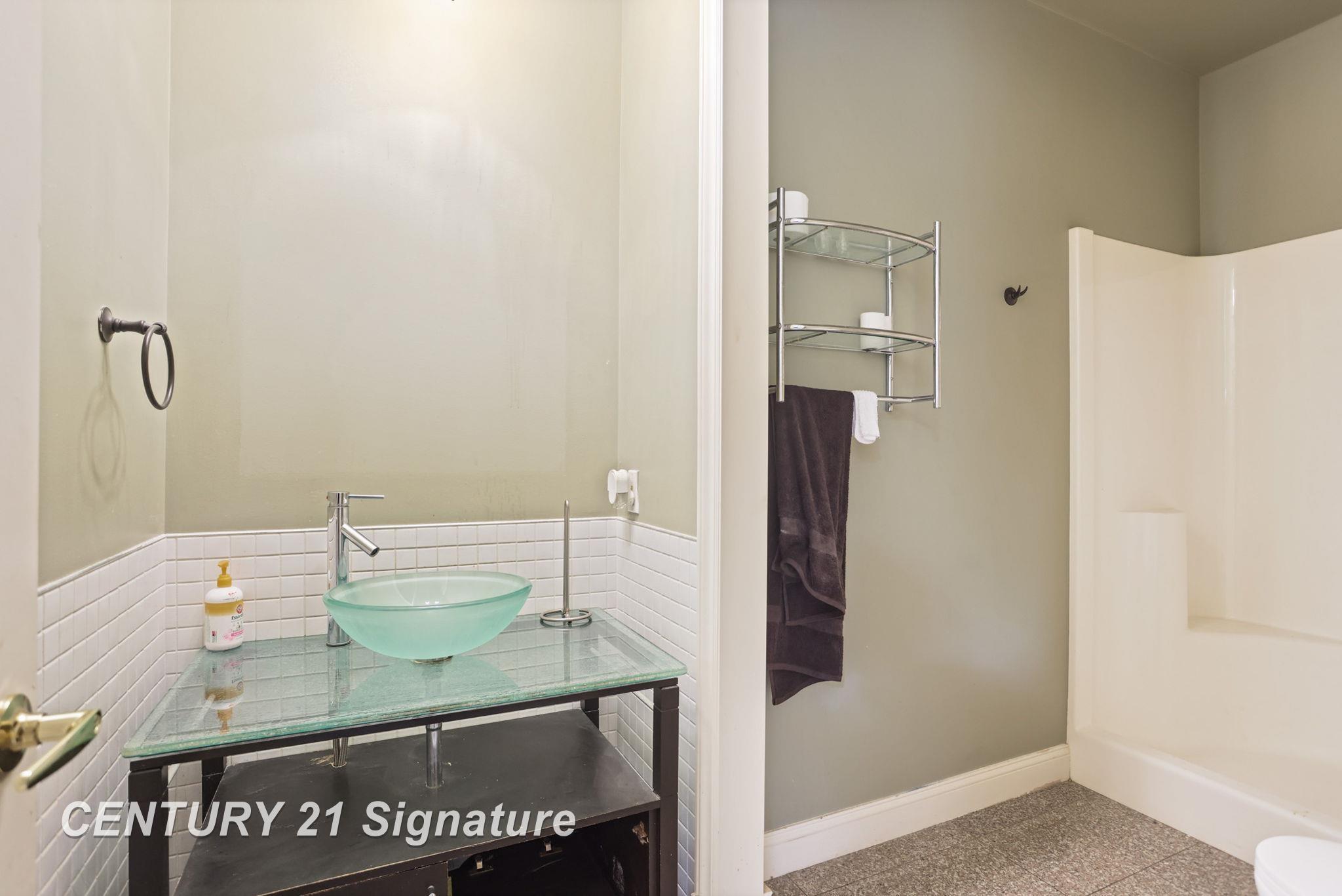 Saginaw, Michigan, 48603, United States, 4 Bedrooms Bedrooms, ,4 BathroomsBathrooms,Residential,For Sale,1920670