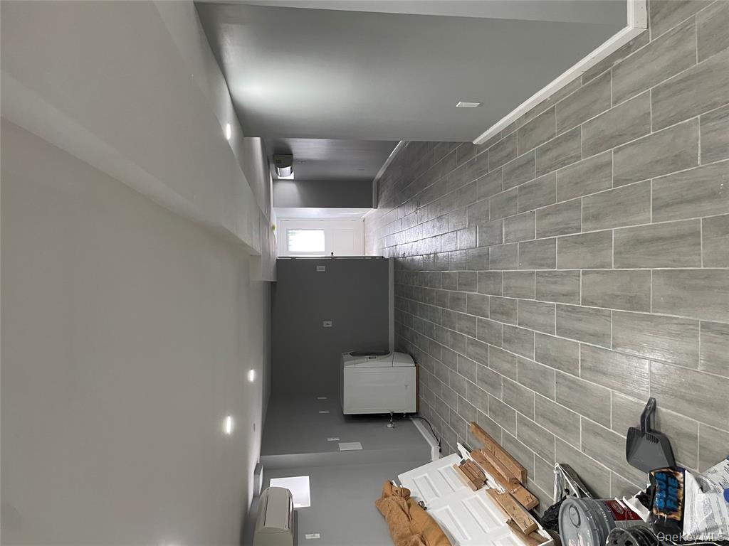 Ozone Park, New York, 11420, United States, 6 Bedrooms Bedrooms, ,3 BathroomsBathrooms,Residential,For Sale,1990391