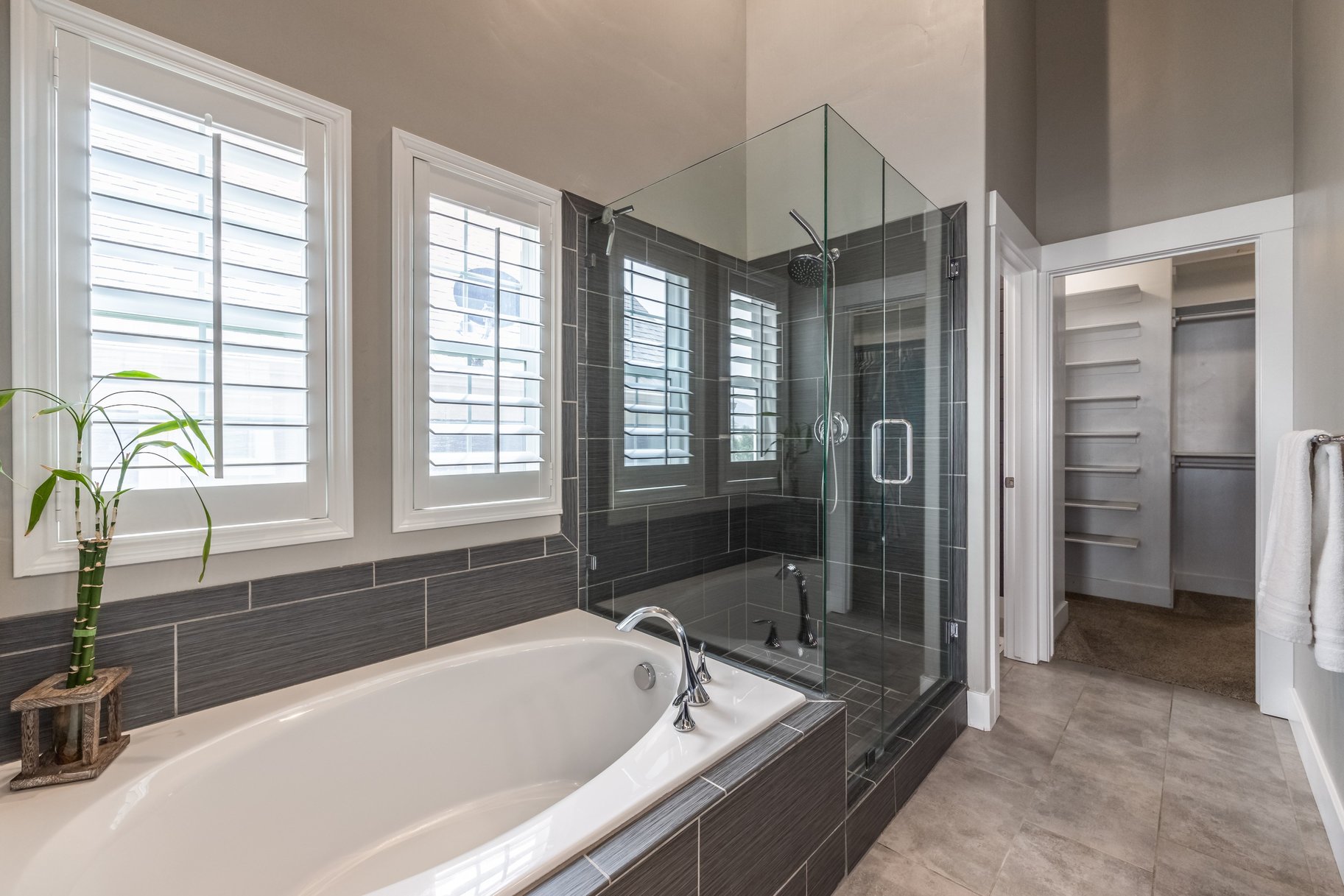  Move-In Ready in Daybreak — Steps from the Lake, Loaded with Custom Upgrades - 物件實景