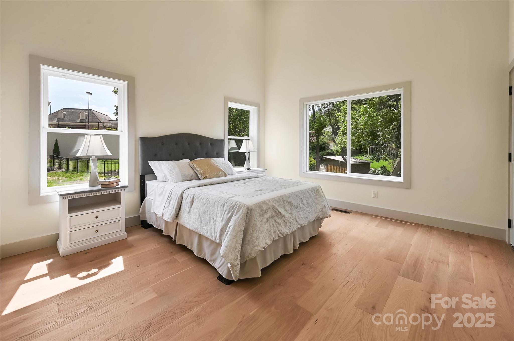 Asheville, North Carolina, 28806, United States, 4 Bedrooms Bedrooms, ,4 BathroomsBathrooms,Residential,For Sale,1837018