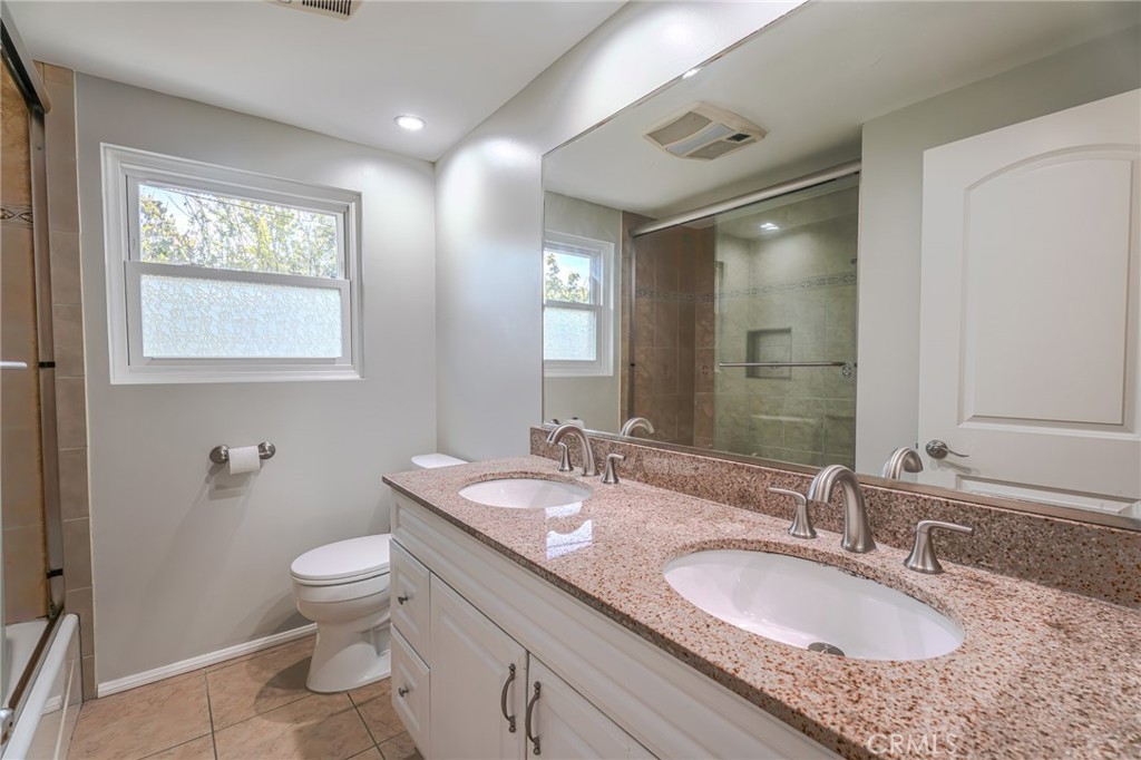 Woodland Hills, California, 91367, United States, 4 Bedrooms Bedrooms, ,3 BathroomsBathrooms,Residential,For Sale,1987508