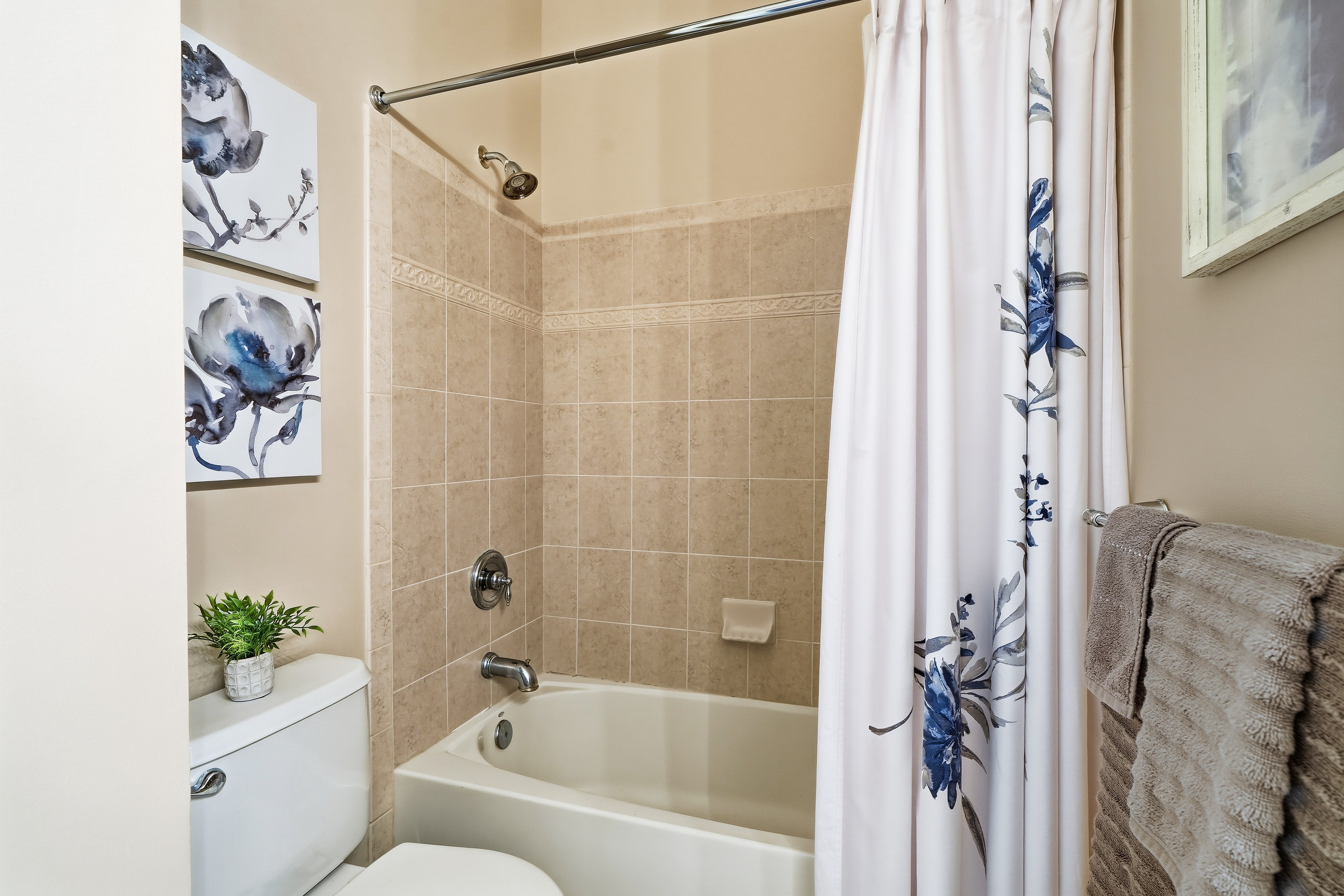  Immaculate & Beautifully Maintained Townhouse in Cedar Glen - 物件實景