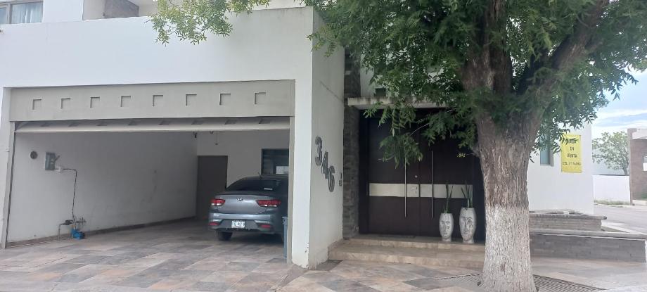 Circuito de la Pimavera, Torreón, Coahuila de Zaragoza, 27018, Mexico, 5 Bedrooms Bedrooms, ,3 BathroomsBathrooms,Residential,For Sale,Circuito de la Pimavera,1587997