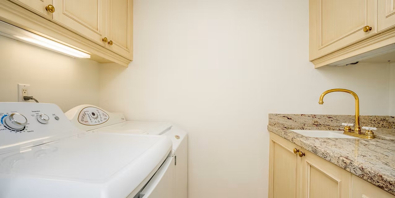 Honolulu, Hawaii, 96815, United States, 3 Bedrooms Bedrooms, ,3 BathroomsBathrooms,Residential,For Sale,1983935