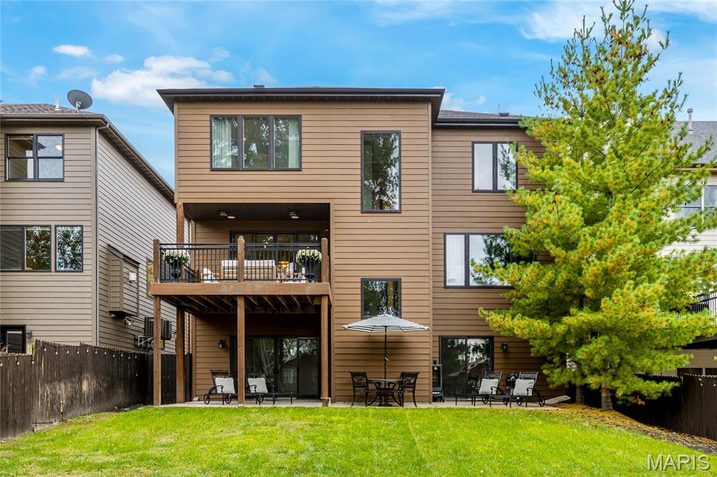 University City, Missouri, 63105, United States, 4 Bedrooms Bedrooms, ,5 BathroomsBathrooms,Residential,For Sale,1989585