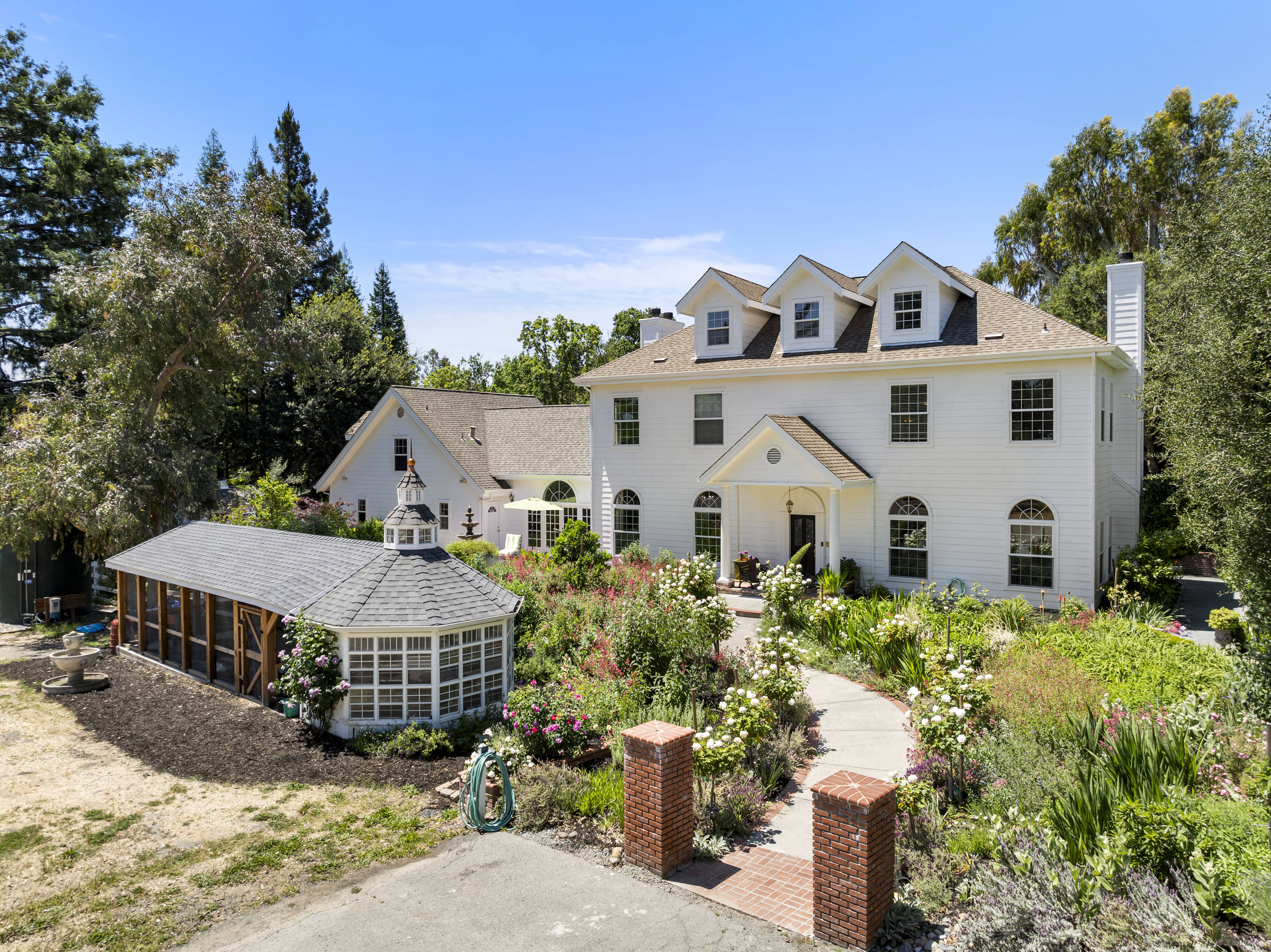  Grand Georgia Colonial Estate with Luxurious Designer Finishes - 物件實景