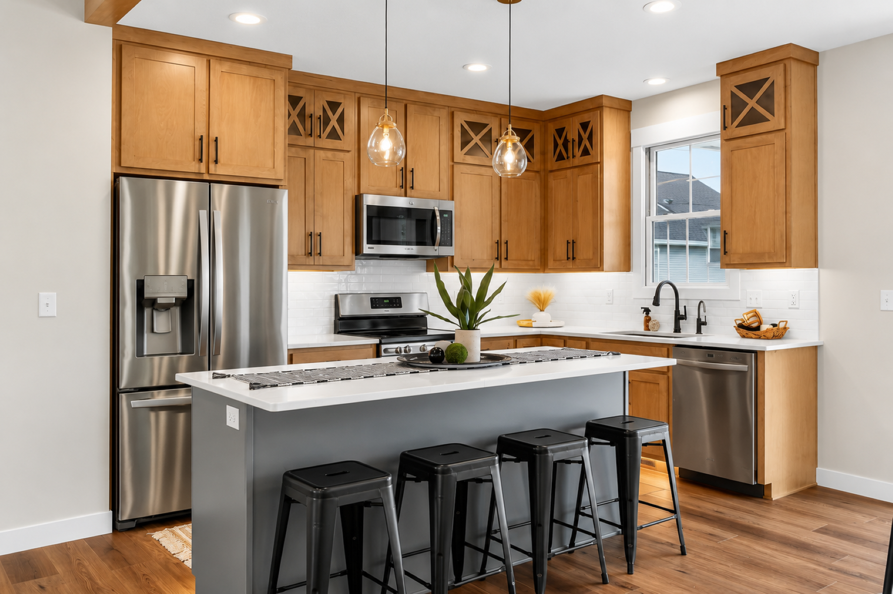  Modern Farmhouse w/ High-End Finishes - 物件實景
