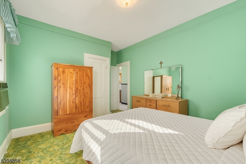 Hillside Twp., New Jersey, 07205, United States, 4 Bedrooms Bedrooms, ,2 BathroomsBathrooms,Residential,For Sale,1989487