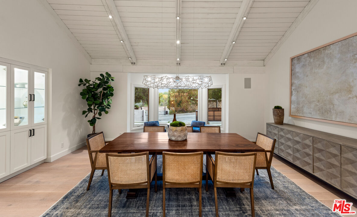 Los Angeles, California, 90049, United States, 5 Bedrooms Bedrooms, ,4 BathroomsBathrooms,Residential,For Sale,1889913