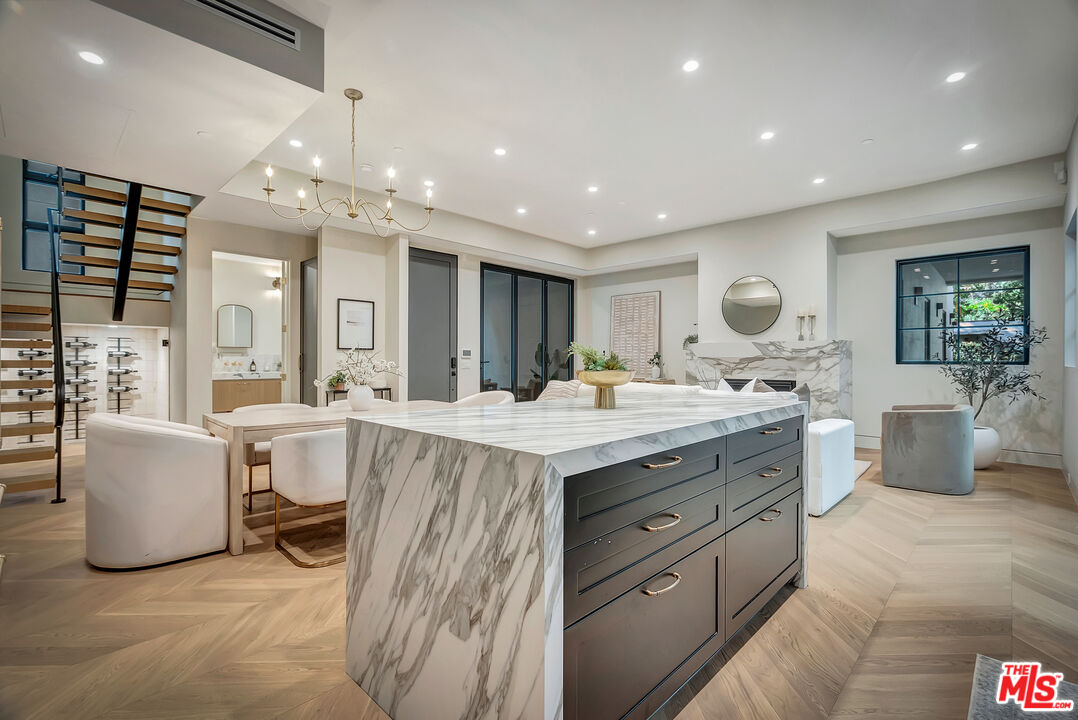 West Hollywood, California, 90069, United States, 3 Bedrooms Bedrooms, ,3 BathroomsBathrooms,Residential,For Sale,1999893