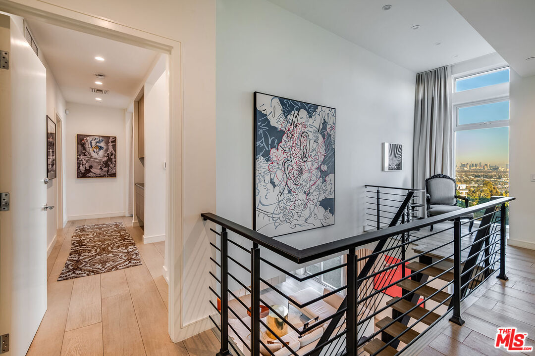 Los Angeles, California, 90069, United States, 4 Bedrooms Bedrooms, ,5 BathroomsBathrooms,Residential,For Sale,1759770