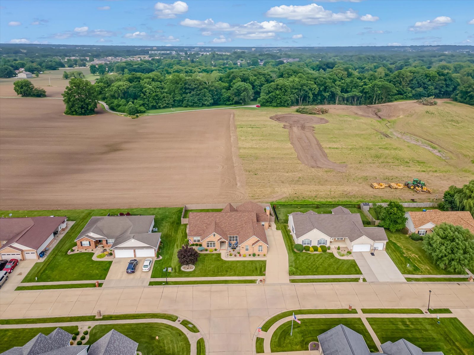 Swansea, Illinois, 62226, United States, 4 Bedrooms Bedrooms, ,4 BathroomsBathrooms,Residential,For Sale,1863975