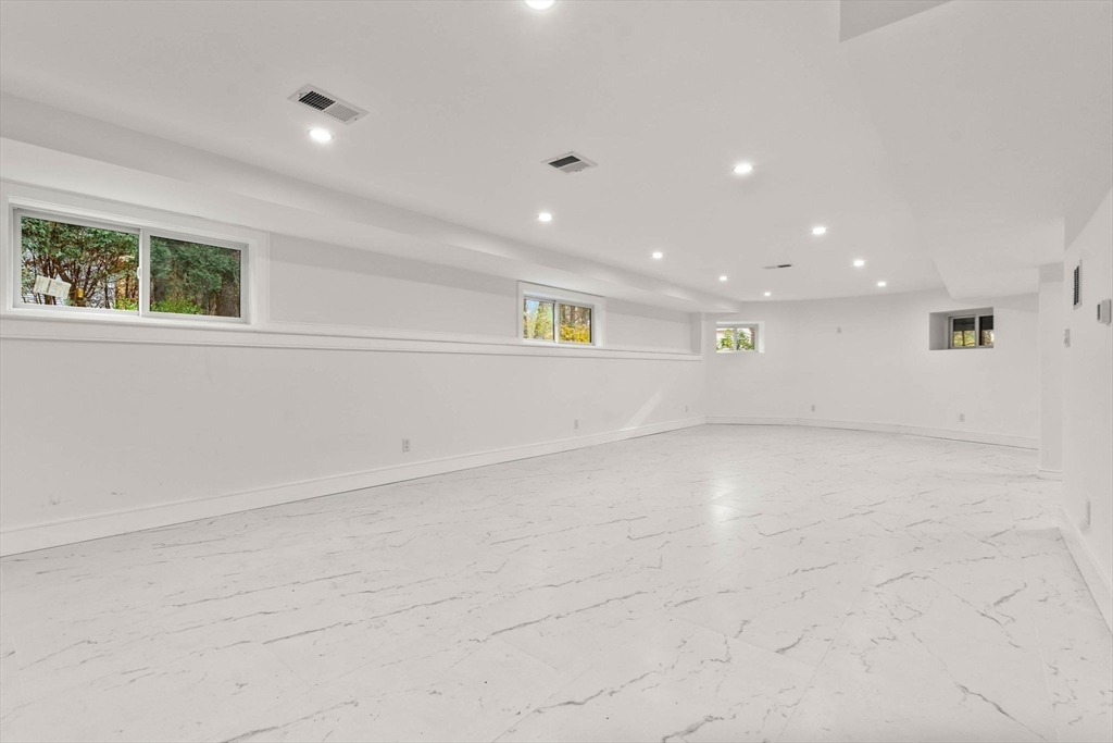 Weston, Massachusetts, 02493, United States, 4 Bedrooms Bedrooms, ,5 BathroomsBathrooms,Residential,For Sale,1989089