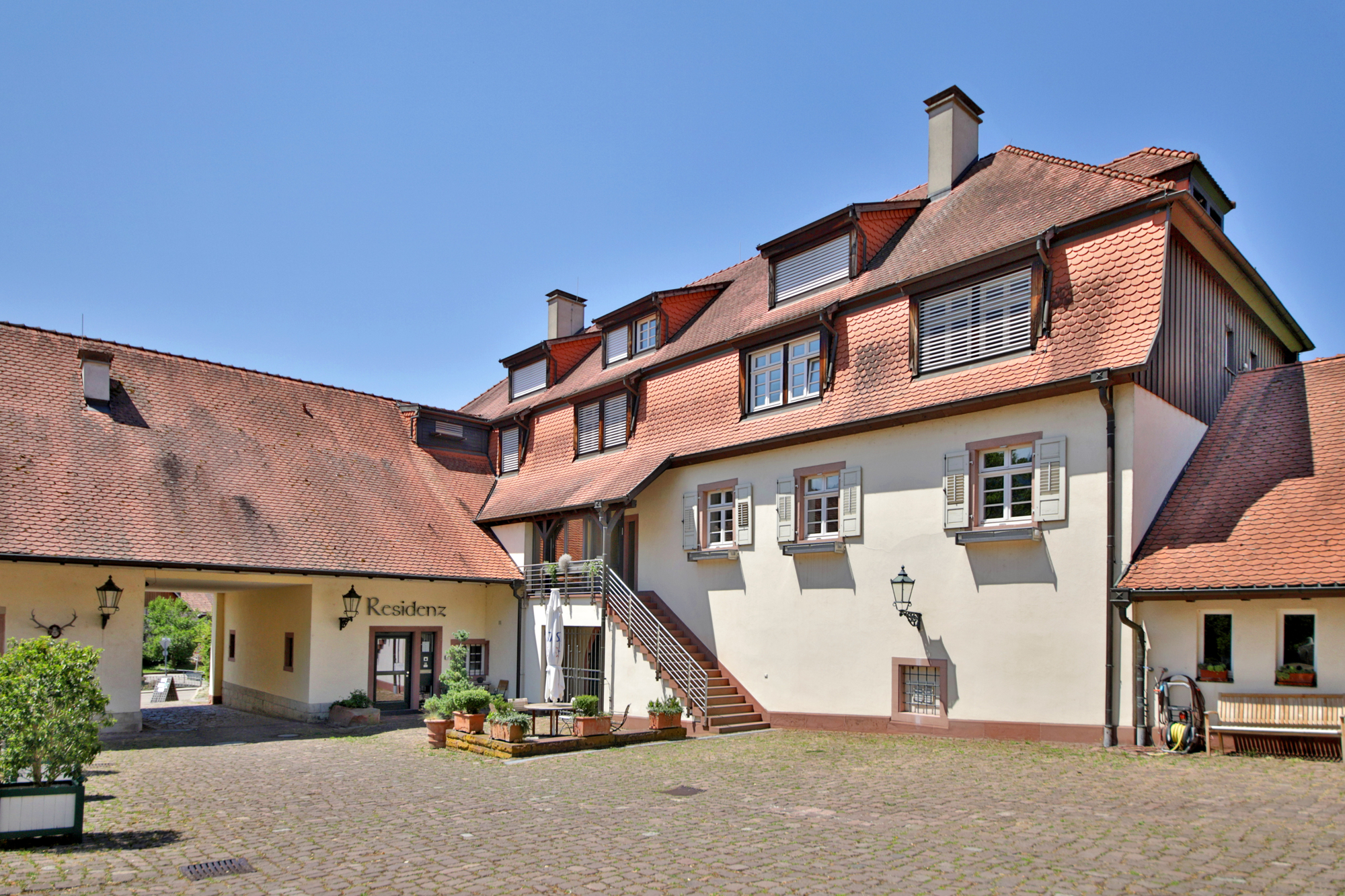  Neuweier Castle - Living and Working on a Historic Winery Estate - 物件實景