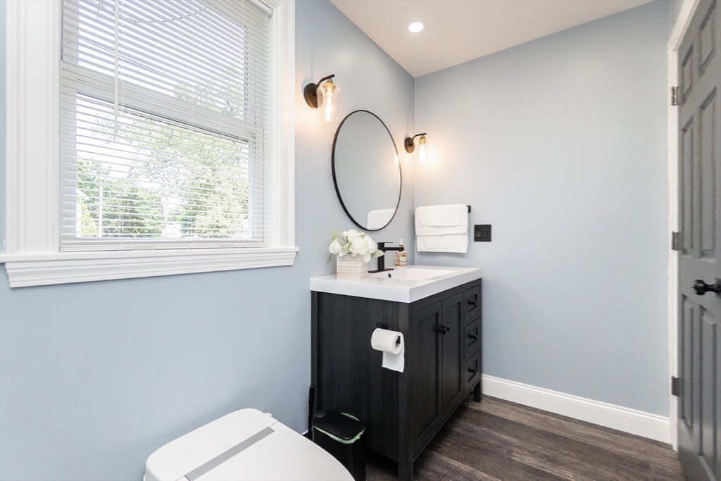 Reading, Massachusetts, 01867, United States, 4 Bedrooms Bedrooms, ,3 BathroomsBathrooms,Residential,For Sale,1904361