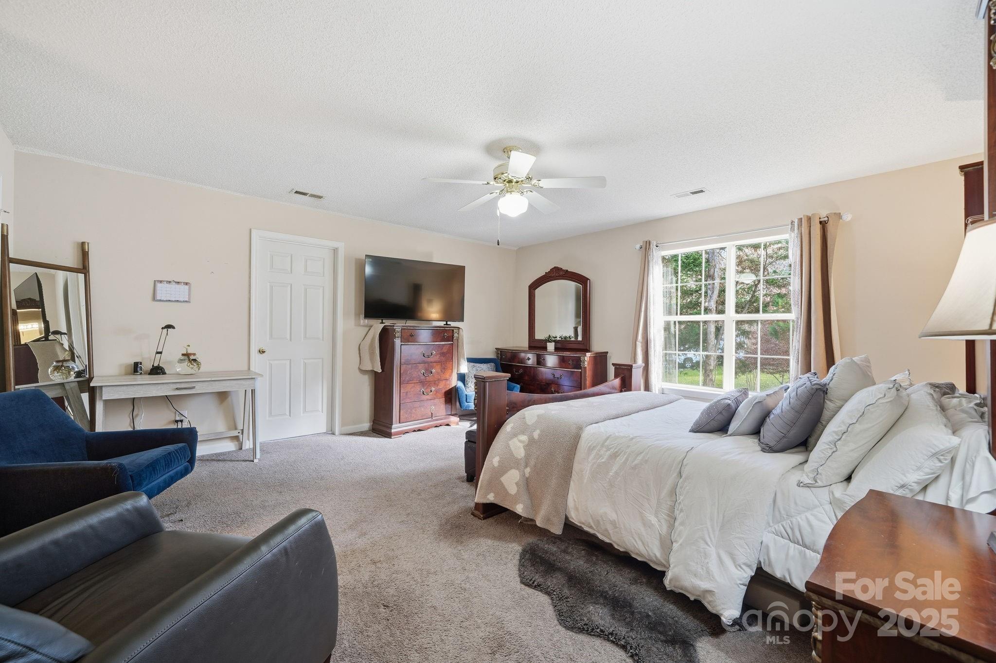 Charlotte, North Carolina, 28210, United States, 4 Bedrooms Bedrooms, ,3 BathroomsBathrooms,Residential,For Sale,2002030