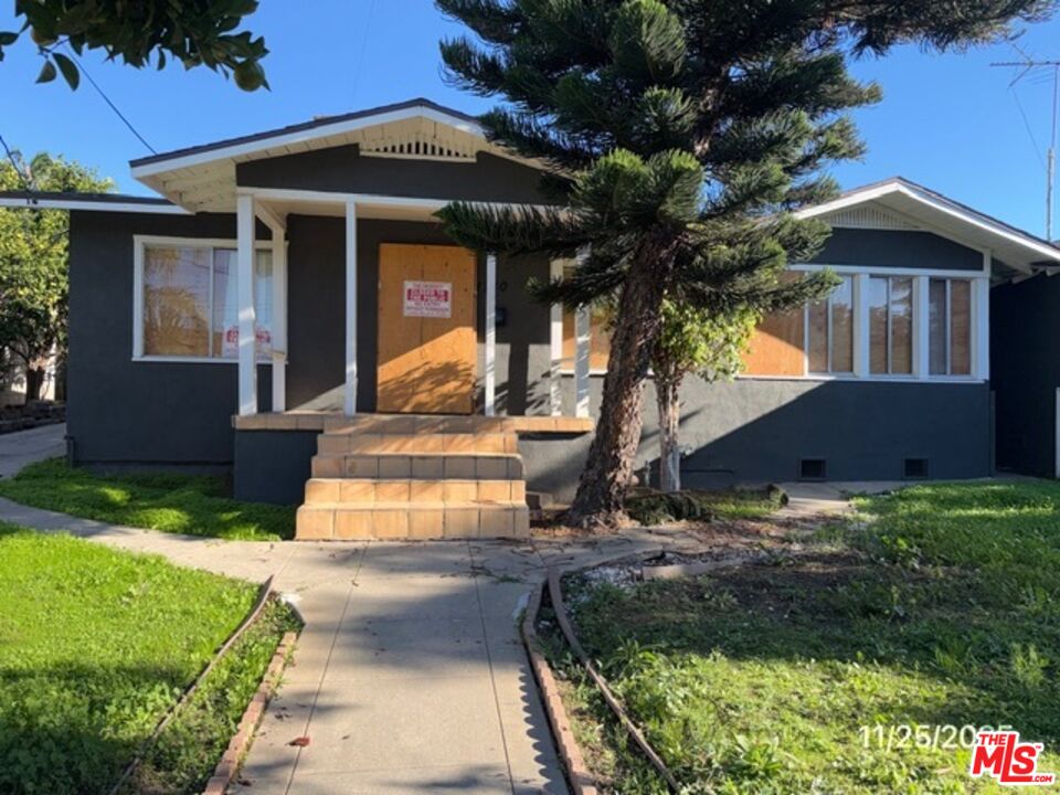 Los Angeles, California, 90019, United States, 6 Bedrooms Bedrooms, ,Residential,For Sale,1999080