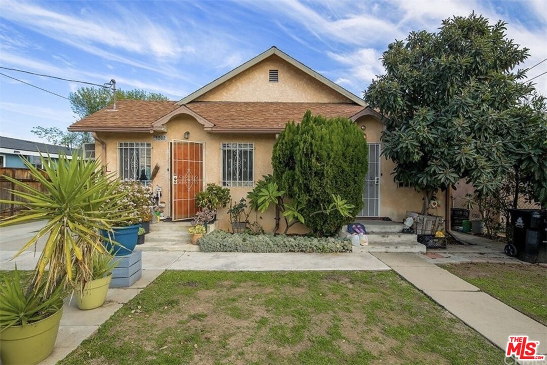 Los Angeles, California, 90032, United States, 2 Bedrooms Bedrooms, ,Residential,For Sale,1744408