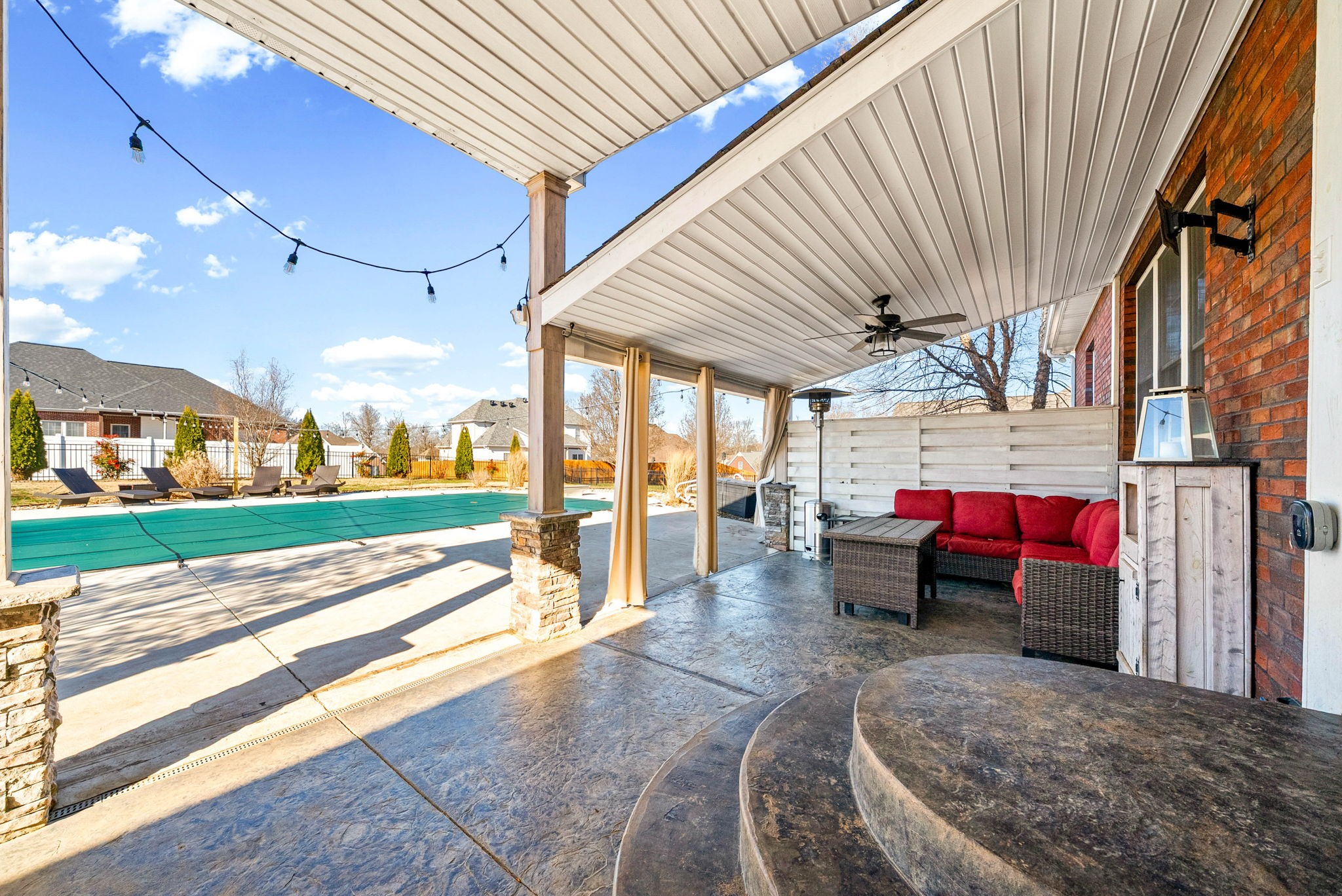 Clarksville, Tennessee, 37043, United States, 5 Bedrooms Bedrooms, ,3 BathroomsBathrooms,Residential,For Sale,2009051