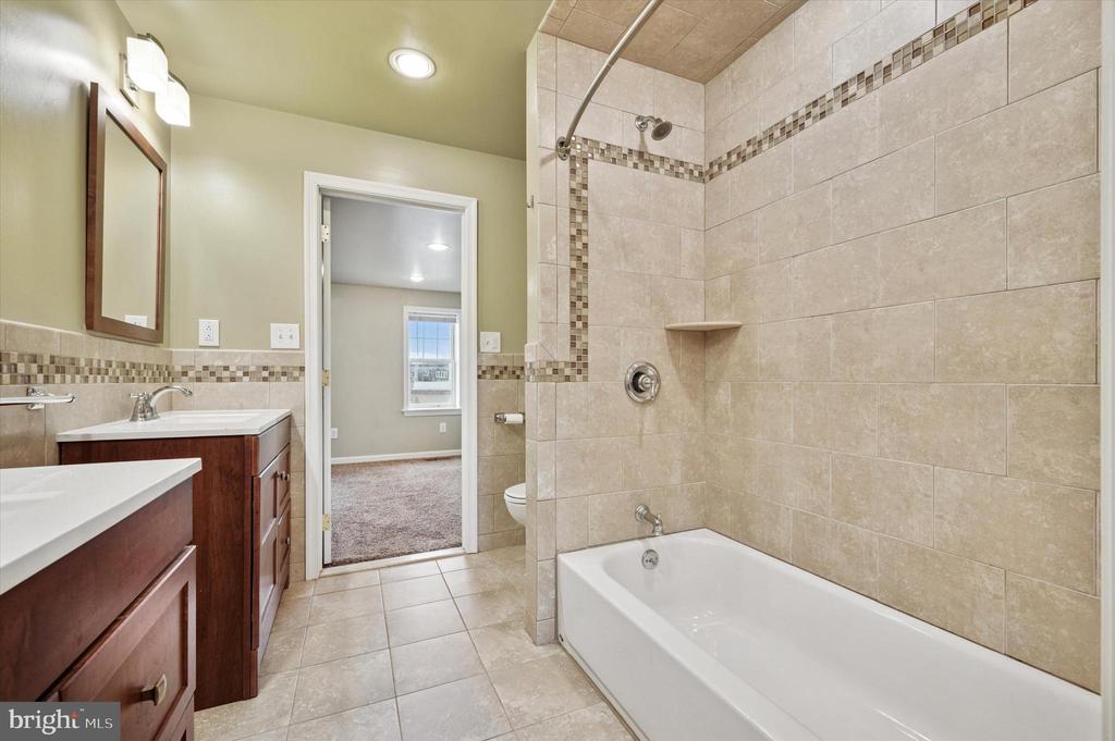 Philadelphia, Pennsylvania, 19125, United States, 4 Bedrooms Bedrooms, ,3 BathroomsBathrooms,Residential,For Sale,1836902