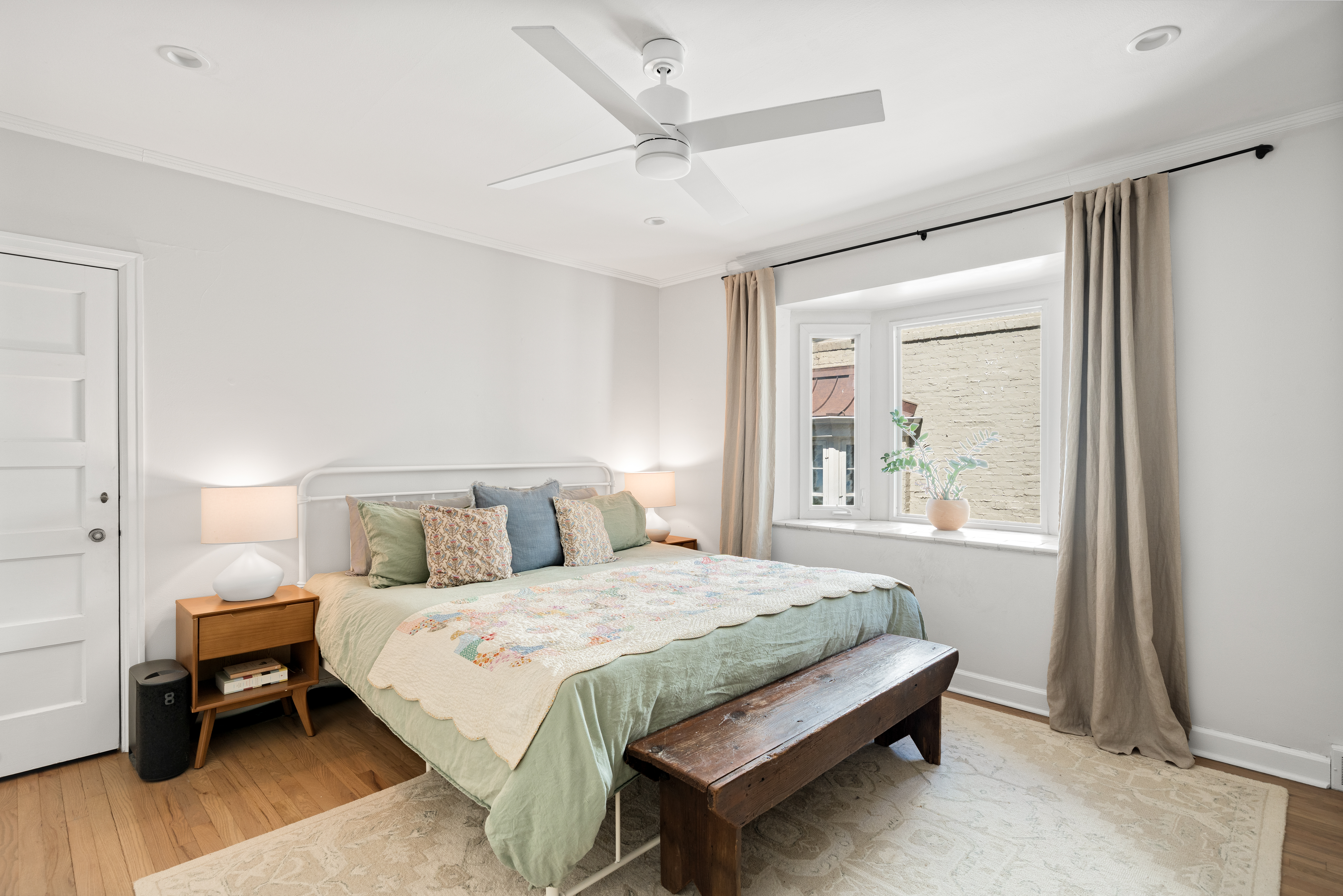  8,000 Square Foot Lot Along a Beautiful Tree Lined Parkway - 物件實景