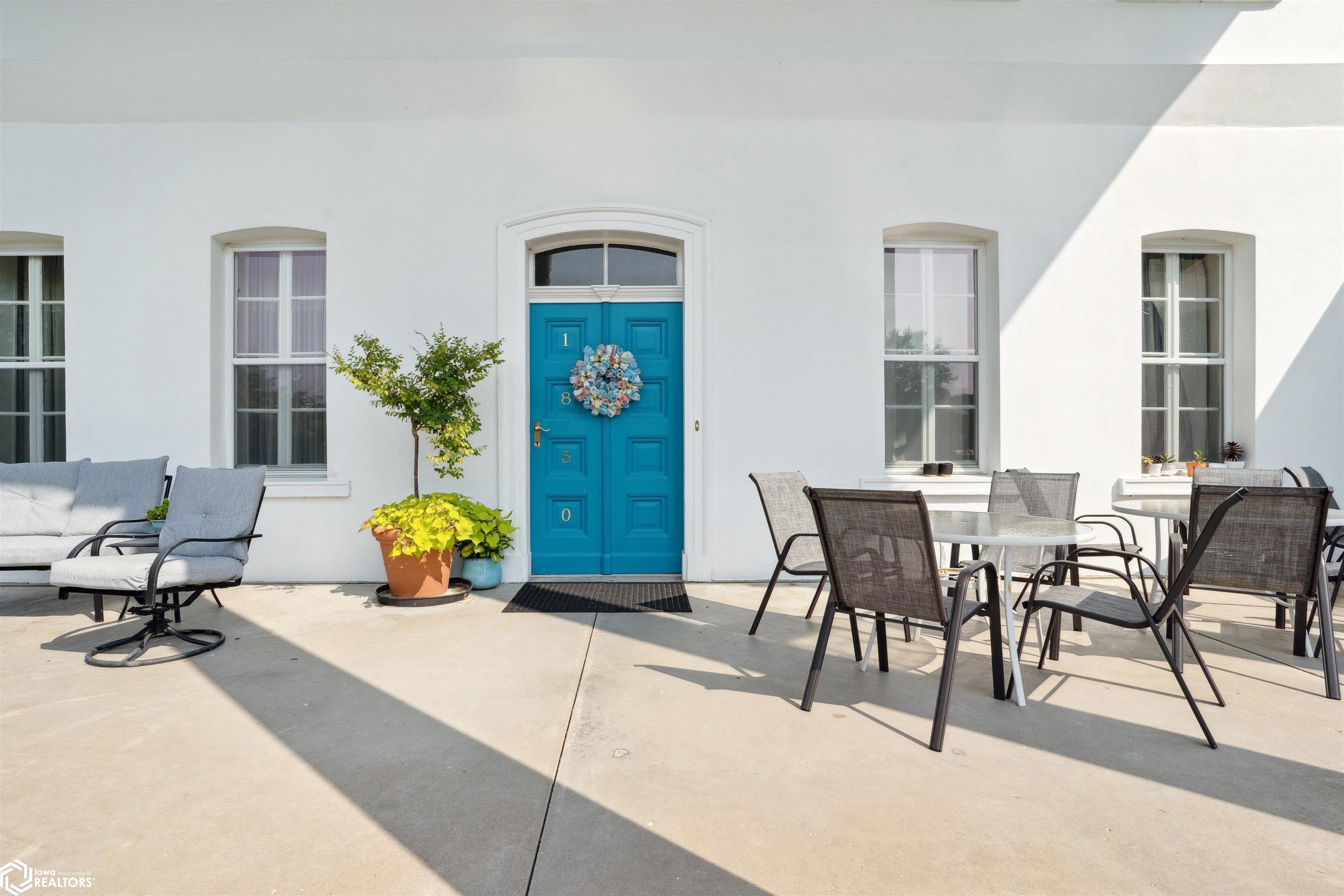 Dallas City, Illinois, 62330, United States, 8 Bedrooms Bedrooms, ,7 BathroomsBathrooms,Residential,For Sale,1980104