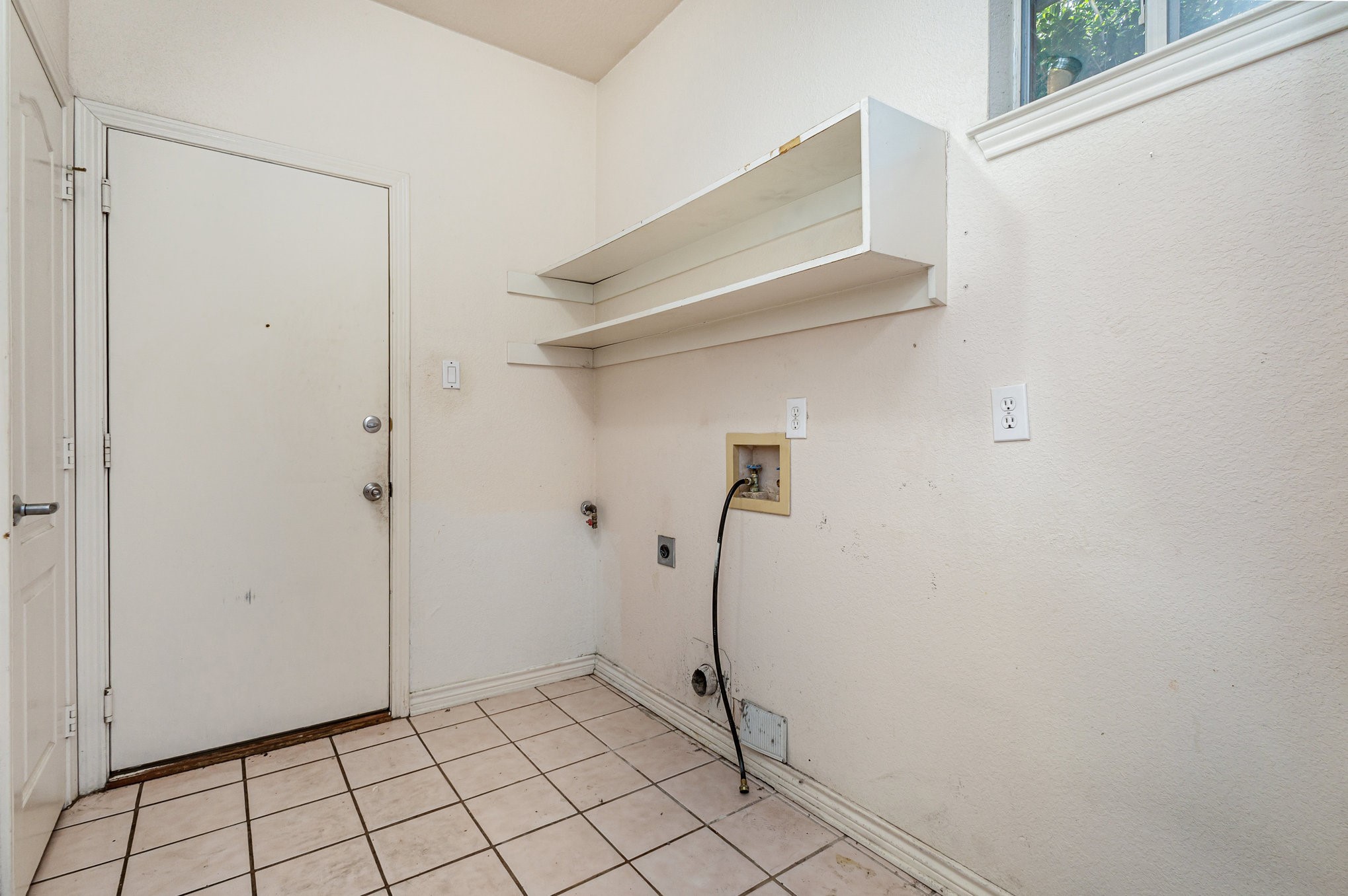 Carrollton, Texas, 75007, United States, 5 Bedrooms Bedrooms, ,3 BathroomsBathrooms,Residential,For Sale,1965546