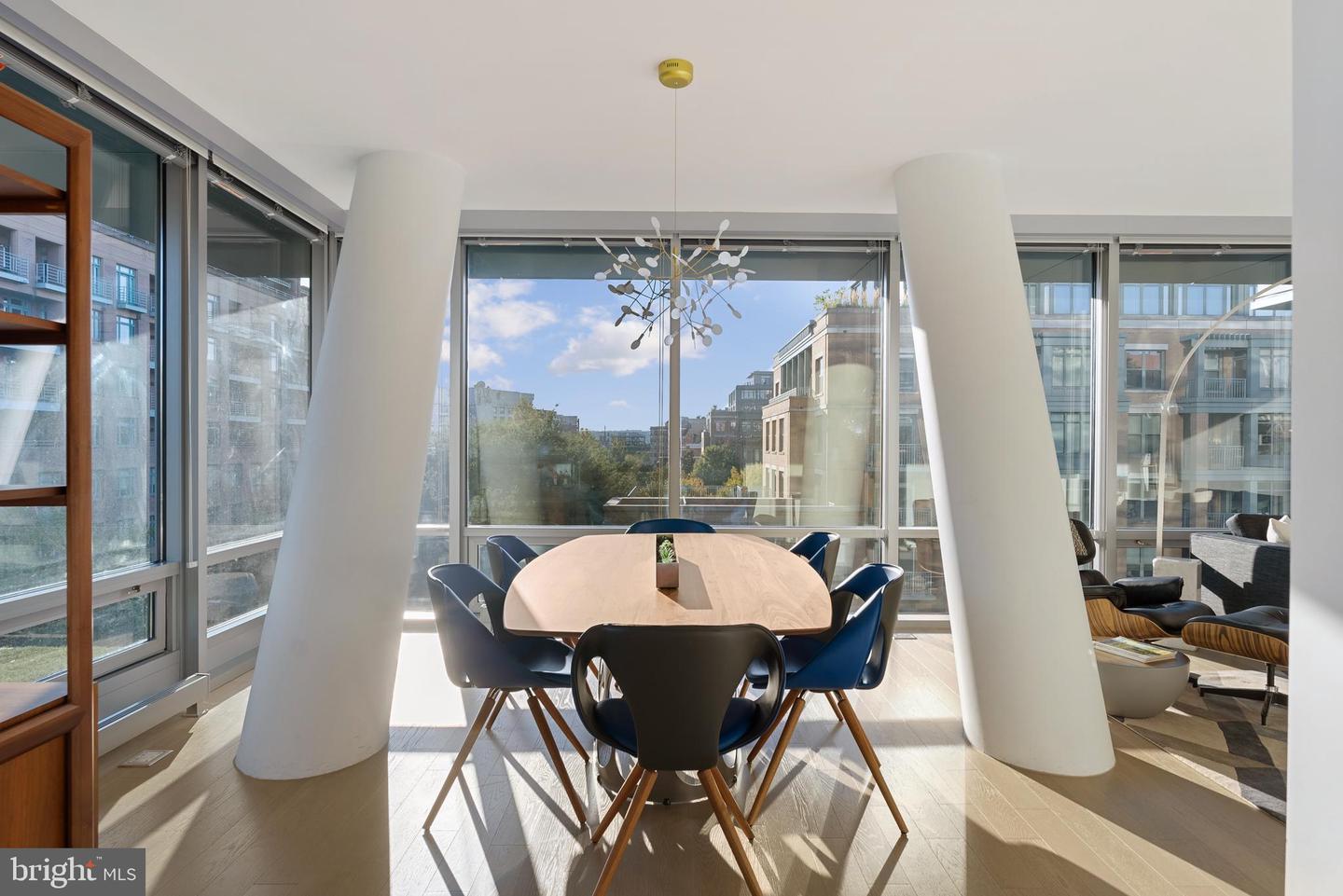 Washington, District of Columbia, 20037, United States, 3 Bedrooms Bedrooms, ,3 BathroomsBathrooms,Residential,For Sale,1961771