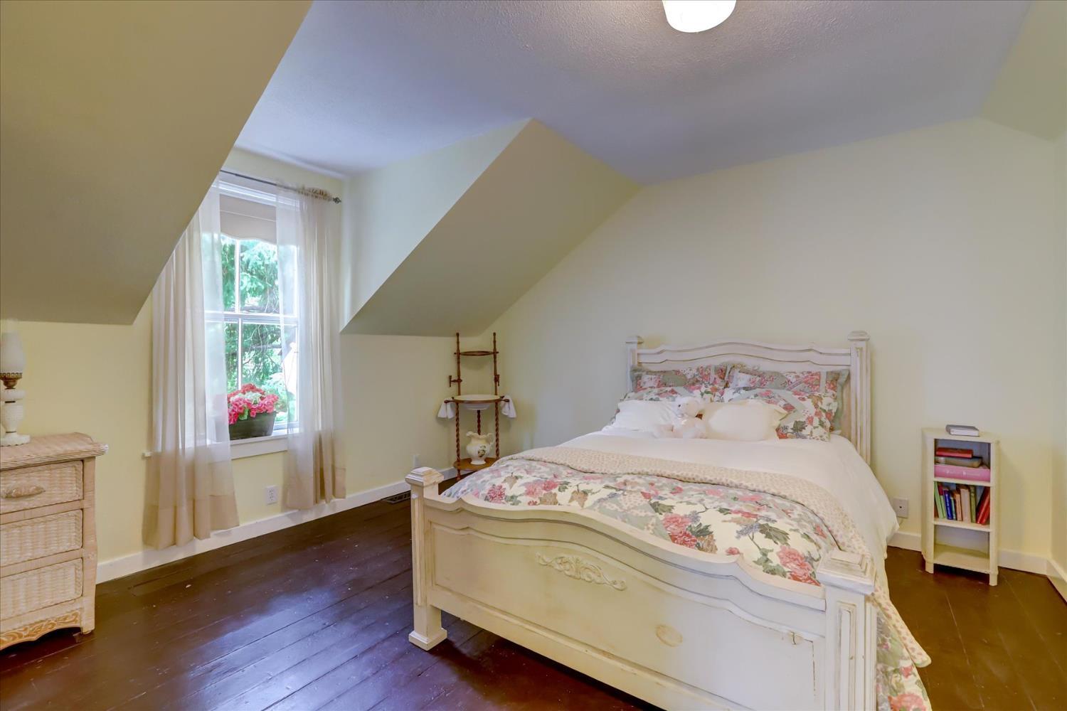 Nevada City, California, 95959, United States, 4 Bedrooms Bedrooms, ,2 BathroomsBathrooms,Residential,For Sale,1983992