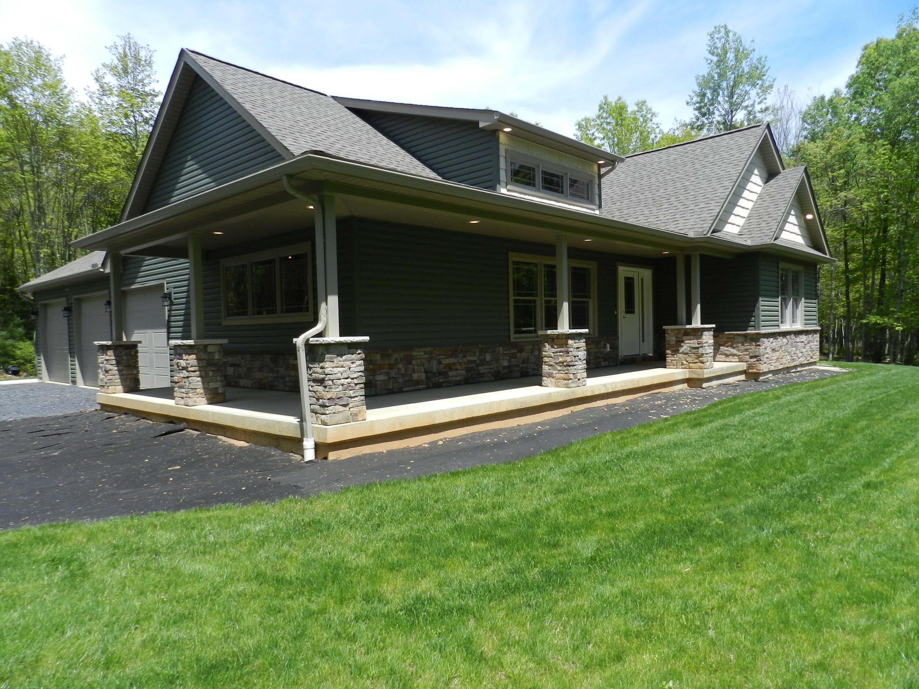 Kunkletown, Pennsylvania, 18058, United States, 3 Bedrooms Bedrooms, ,2 BathroomsBathrooms,Residential,For Sale,1896386