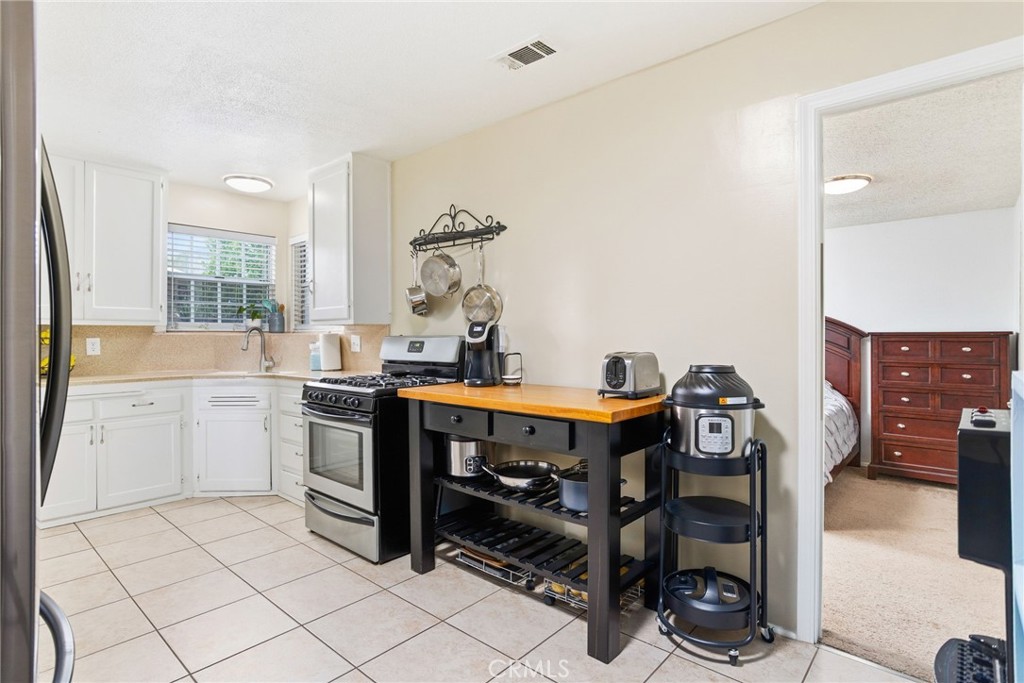 Fontana, California, 92336, United States, 4 Bedrooms Bedrooms, ,1 BathroomBathrooms,Residential,For Sale,2008784