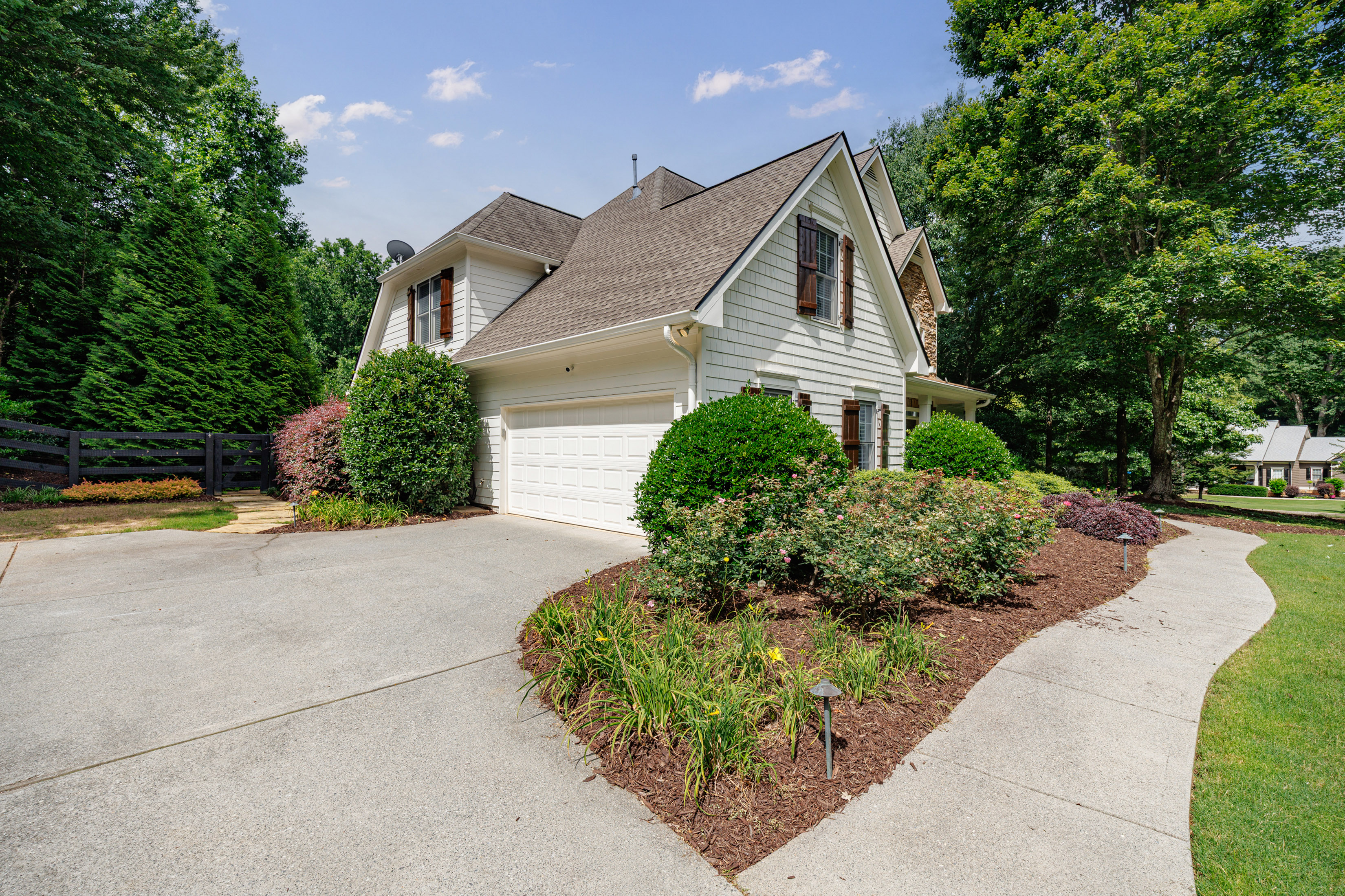  Stunning Craftsman-Style Home Featuring a Desirable Primary Suite on Main Level - 物件實景