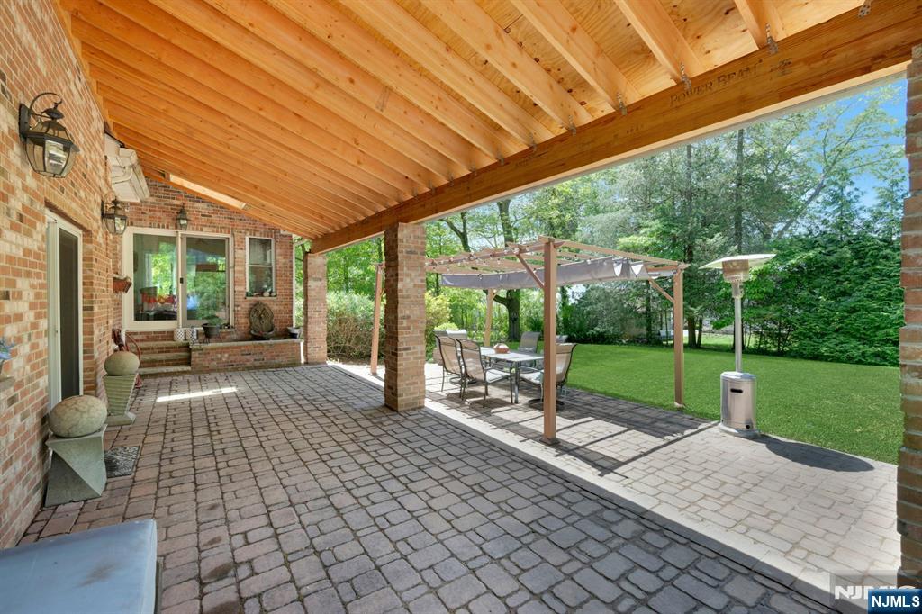 West Orange, New Jersey, 07052, United States, 6 Bedrooms Bedrooms, ,4 BathroomsBathrooms,Residential,For Sale,1826620