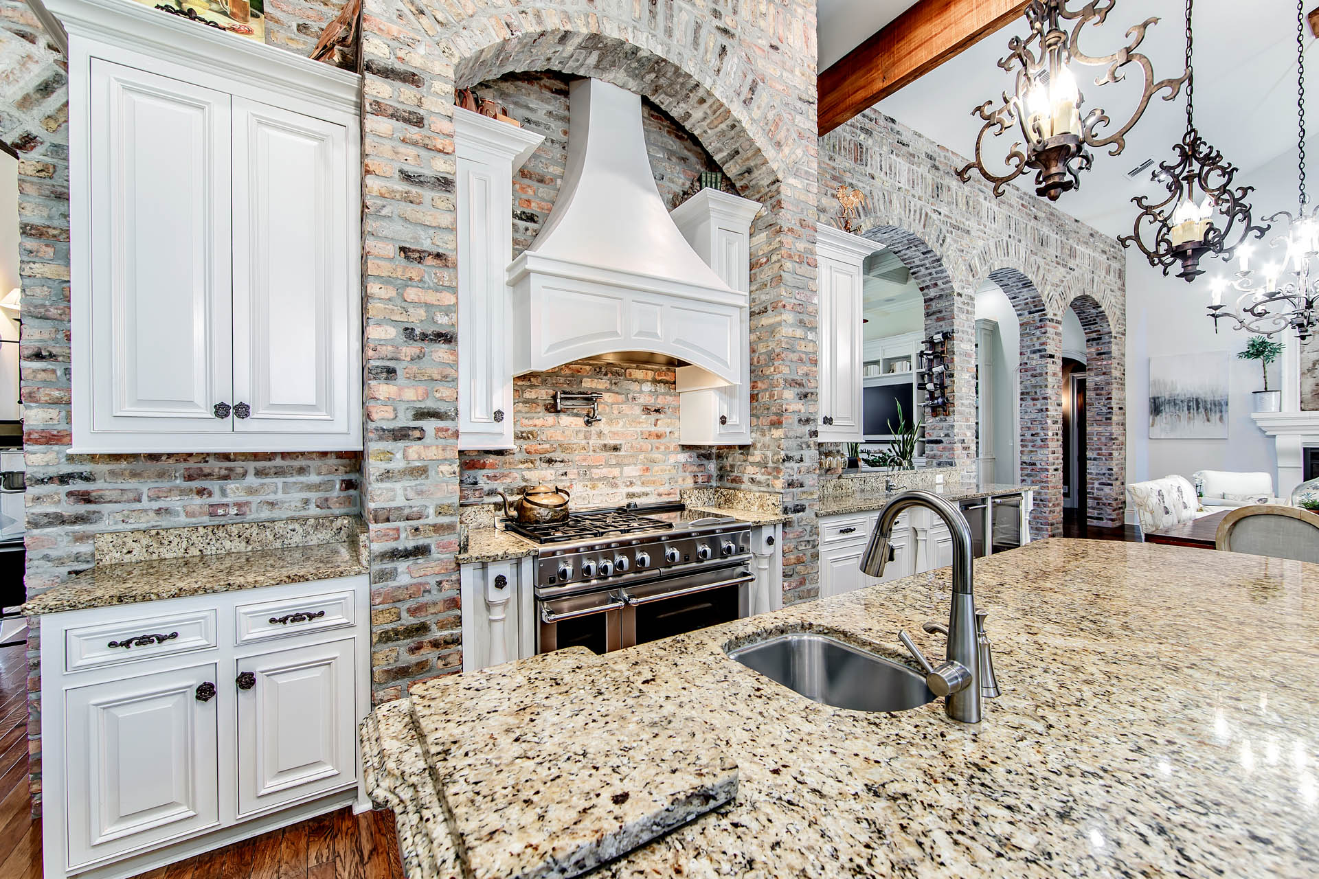 Houma, Louisiana, 70360, United States, 3 Bedrooms Bedrooms, ,4 BathroomsBathrooms,Residential,For Sale,2000974