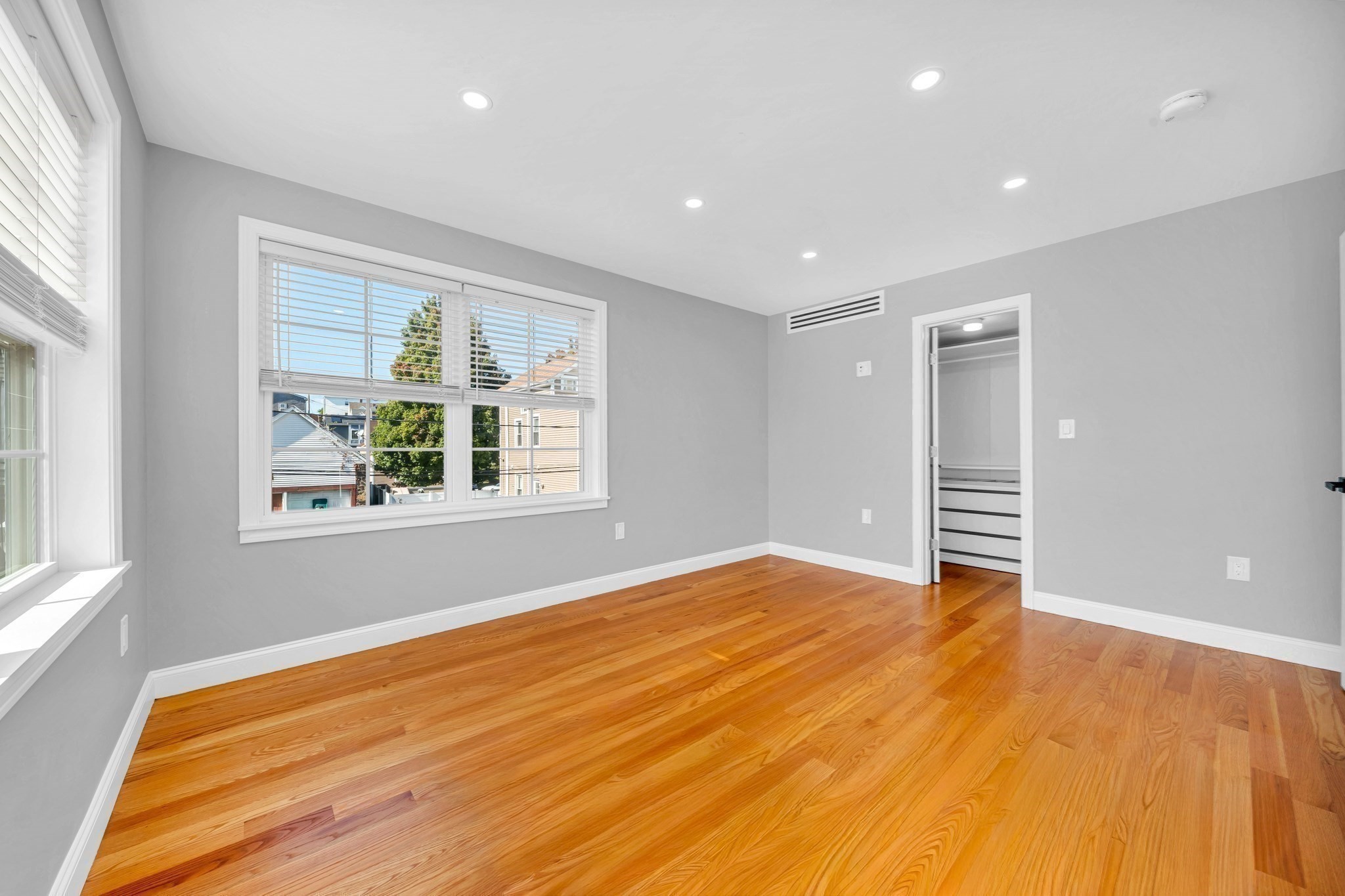 Lynn, Massachusetts, 01902, United States, 3 Bedrooms Bedrooms, ,4 BathroomsBathrooms,Residential,For Sale,1943123