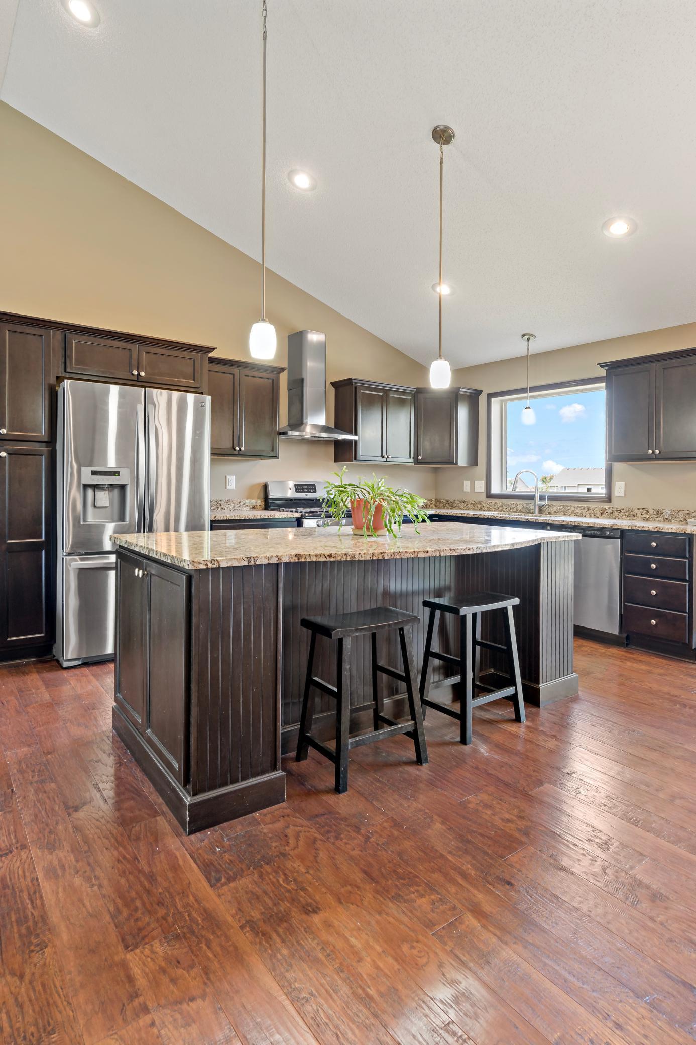 Shakopee, Minnesota, 55379, United States, 5 Bedrooms Bedrooms, ,2 BathroomsBathrooms,Residential,For Sale,1918771