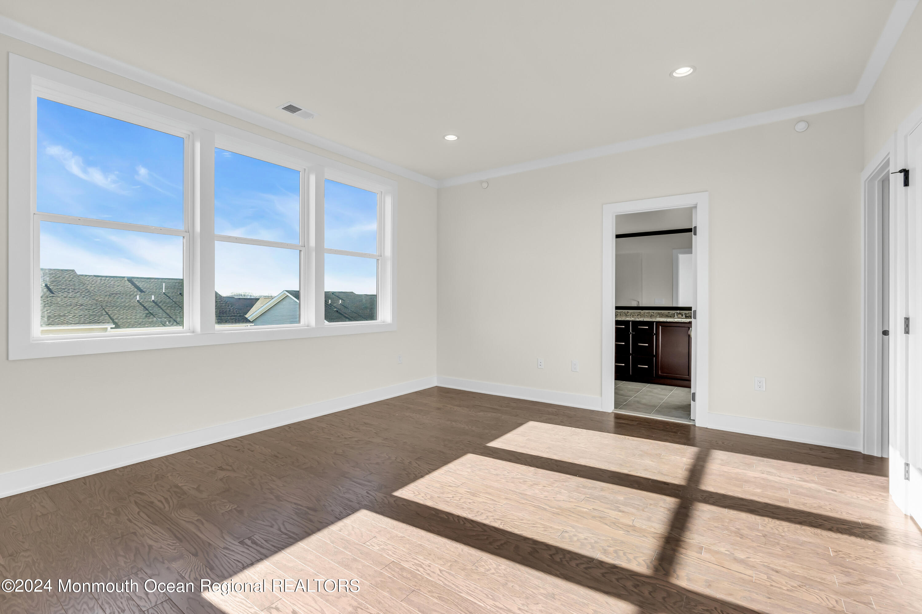 Middletown, New Jersey, 07748, United States, 4 Bedrooms Bedrooms, ,4 BathroomsBathrooms,Residential,For Sale,2001842