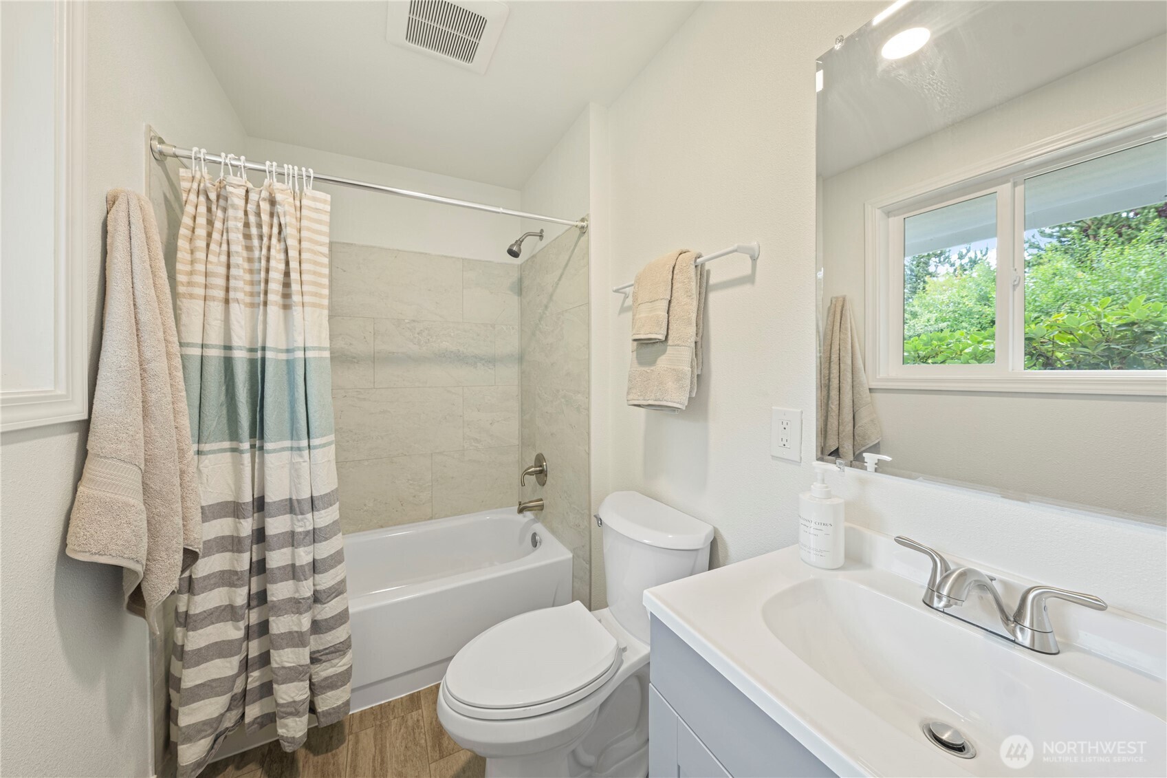 University Place, Washington, 98466, United States, 5 Bedrooms Bedrooms, ,3 BathroomsBathrooms,Residential,For Sale,1910787