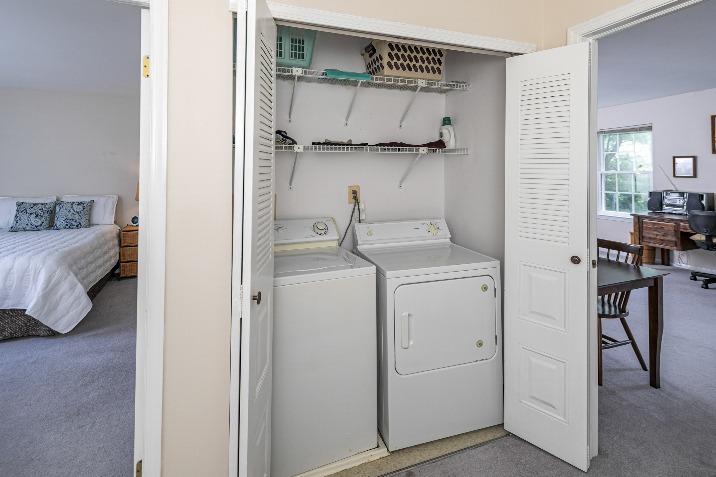  Roomy End-Unit Townhome Steps from Village Park - 物件實景
