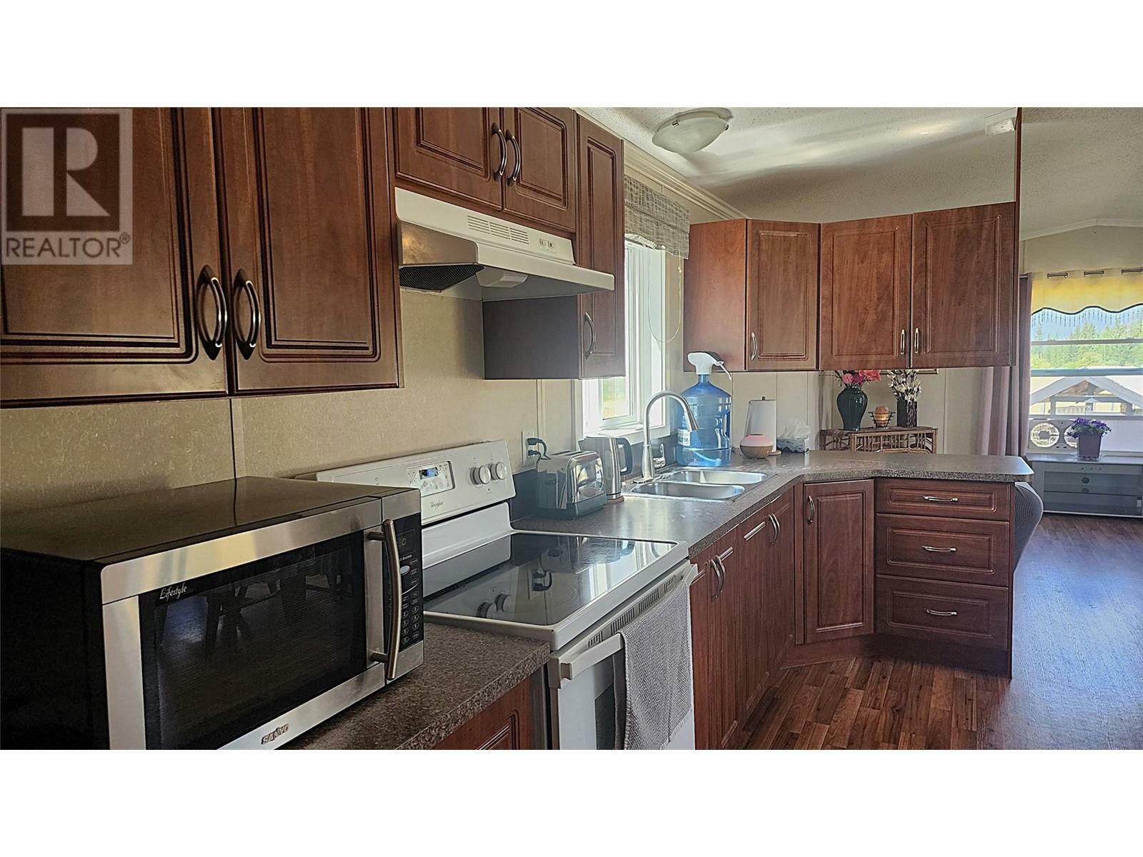 CHERRYVILLE, British Columbia, V0E 2G3, CA, 2 Bedrooms Bedrooms, ,1 BathroomBathrooms,Residential,For Sale,1837133