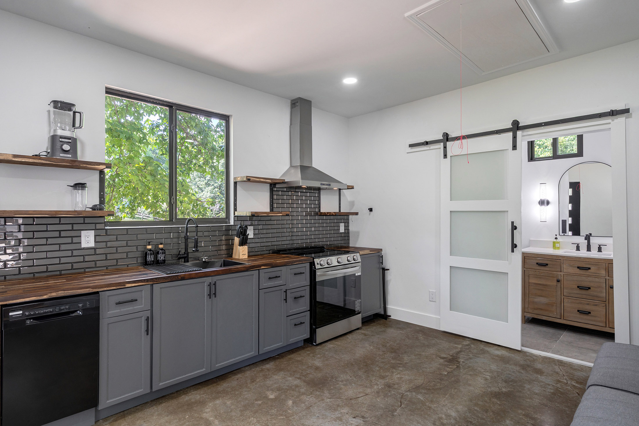  Fully Renovated Estate Blends Luxury, Flexibility & Resort-Style Living - 物件實景