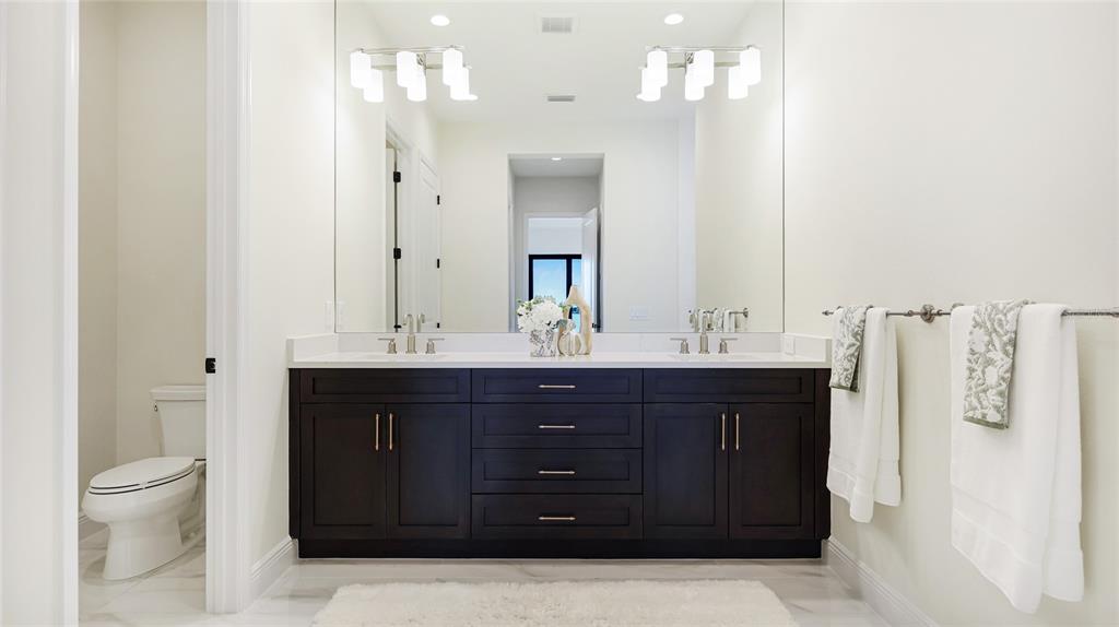 Sarasota, Florida, 34240, United States, 4 Bedrooms Bedrooms, ,4 BathroomsBathrooms,Residential,For Sale,1987779