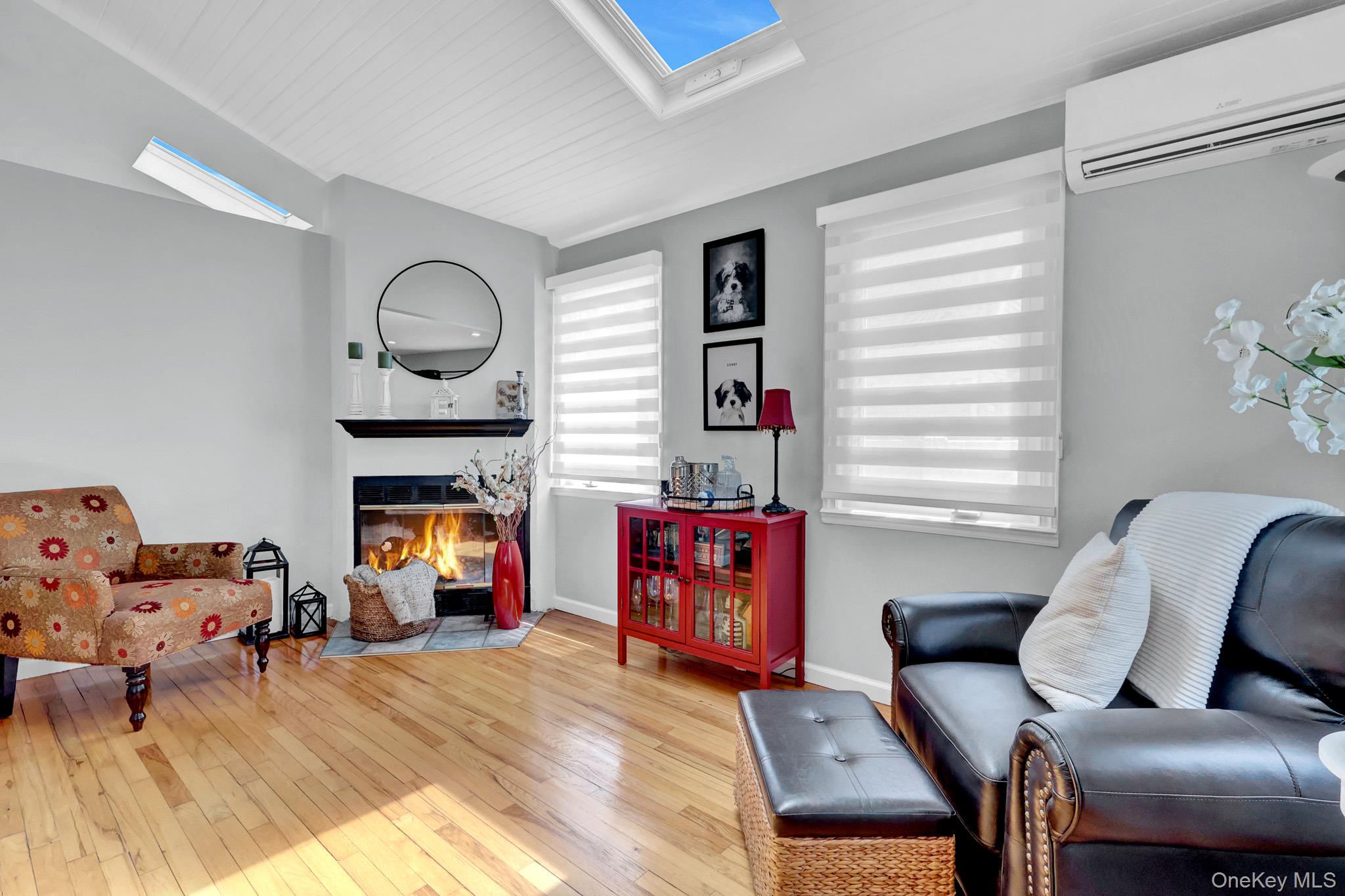  31 Locust Avenue E, Farmingdale, NY, 11735 - 物件實景