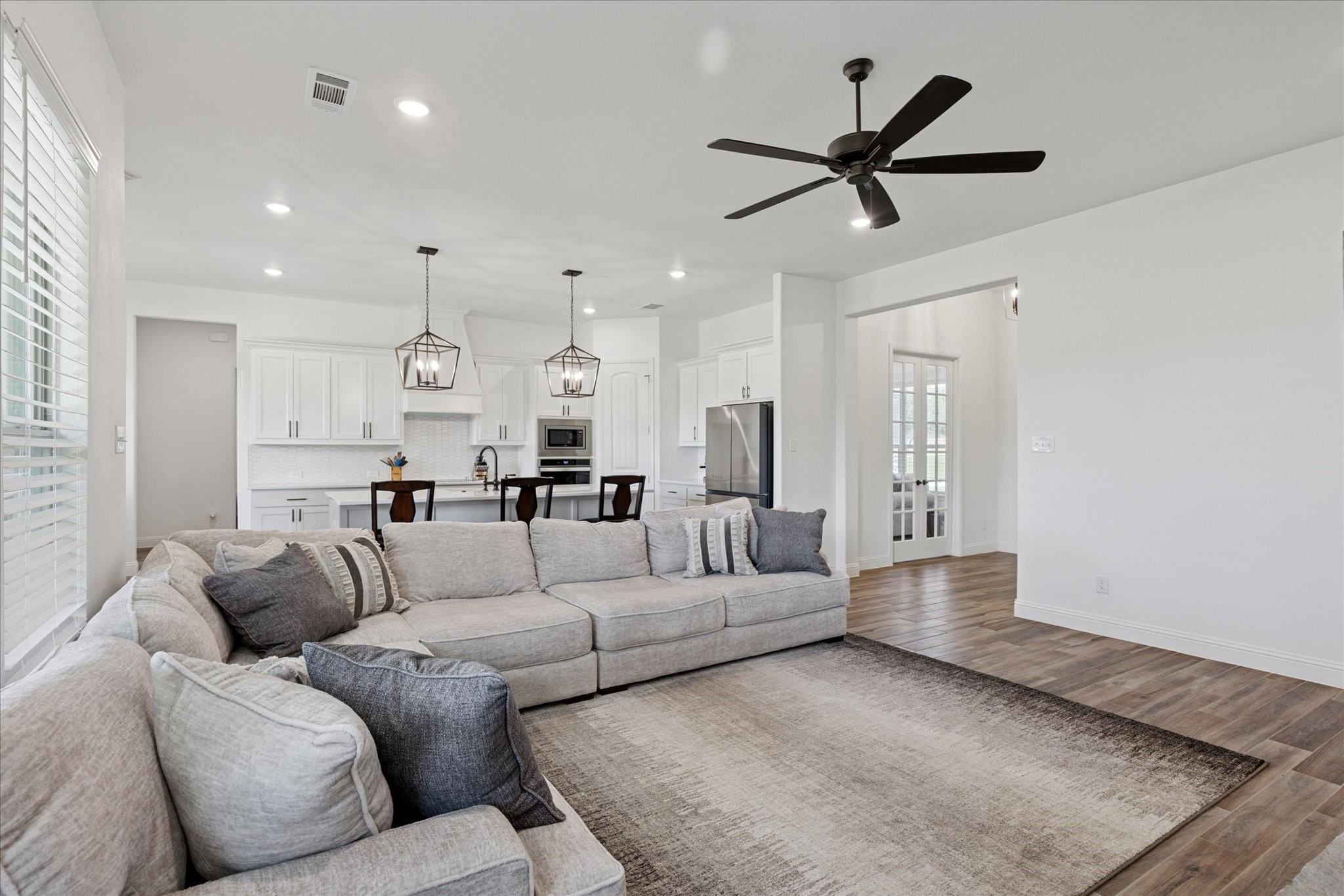 Weatherford, Texas, 76085, United States, 4 Bedrooms Bedrooms, ,3 BathroomsBathrooms,Residential,For Sale,1849963