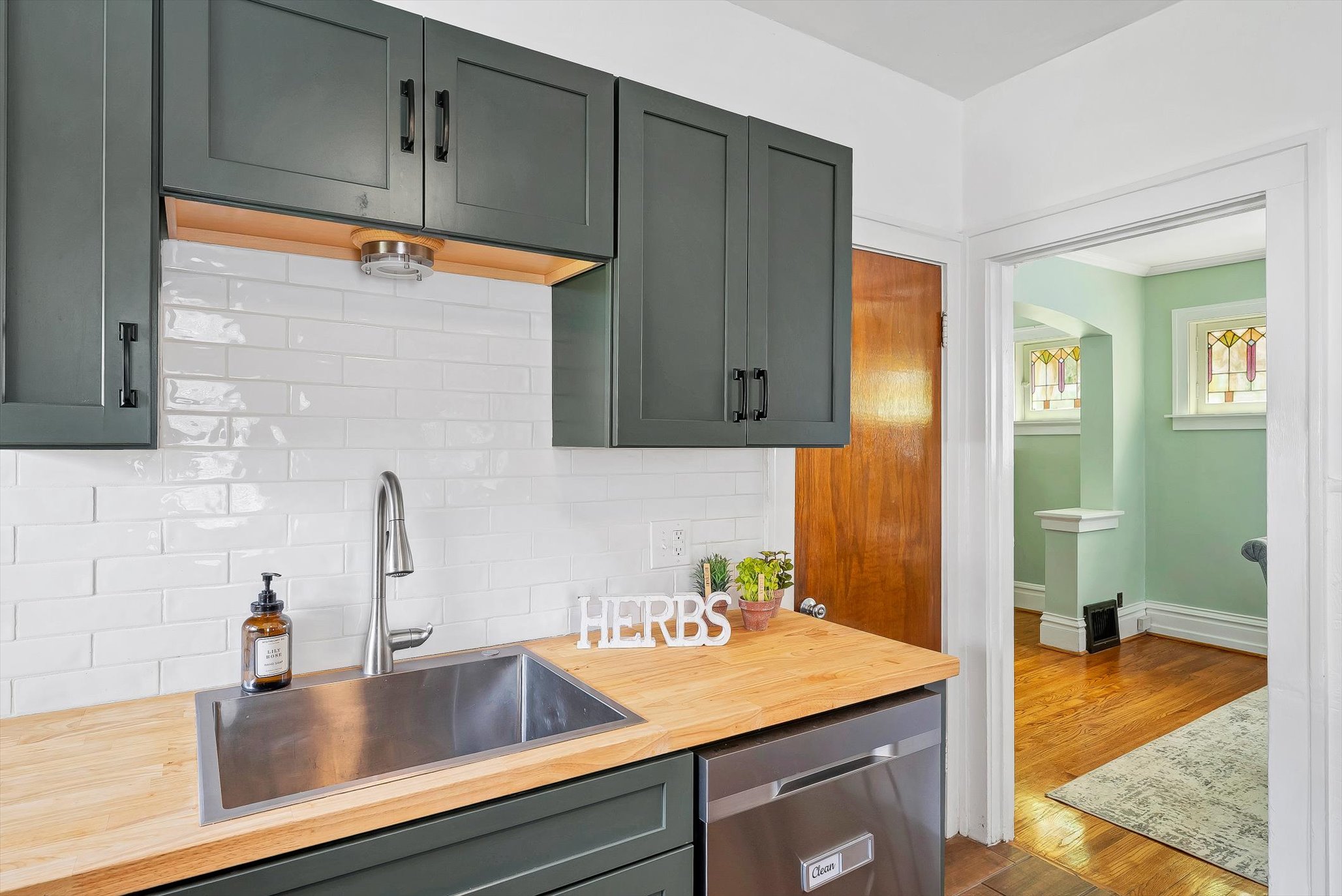  Discover a home filled with character, warmth, and timeless South City charm. - 物件實景