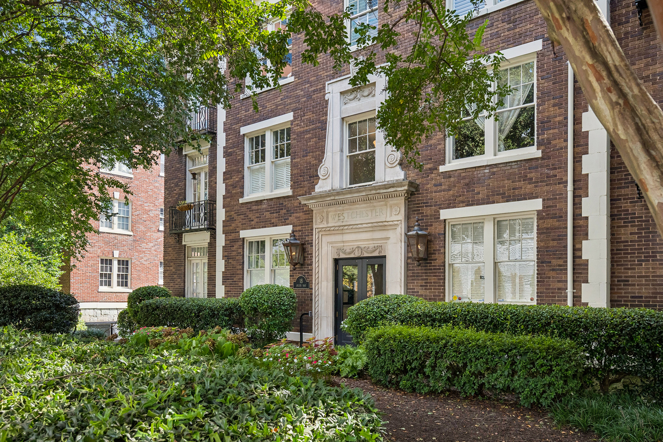  Beautiful Top Floor End Unit Condo Combines Historic Charm and Modern Finishes - 物件實景