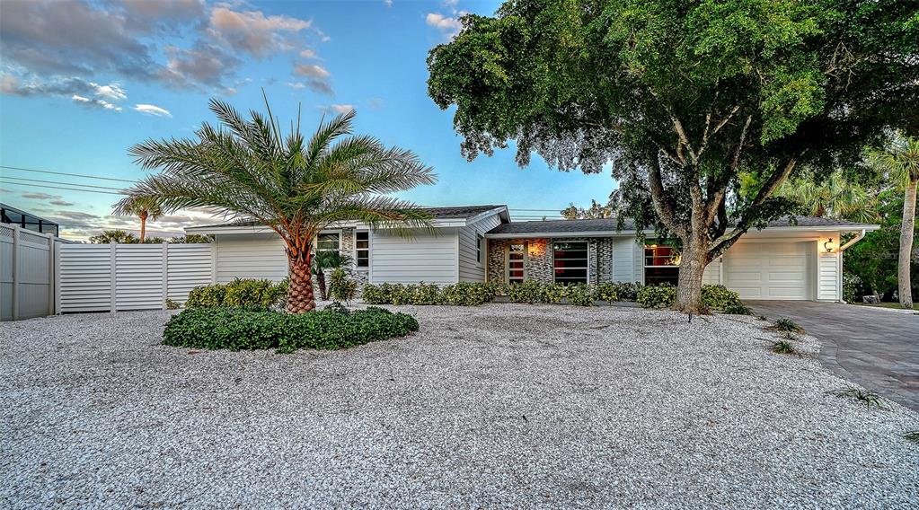 Sarasota, Florida, 34242, United States, 3 Bedrooms Bedrooms, ,2 BathroomsBathrooms,Residential,For Sale,1992857