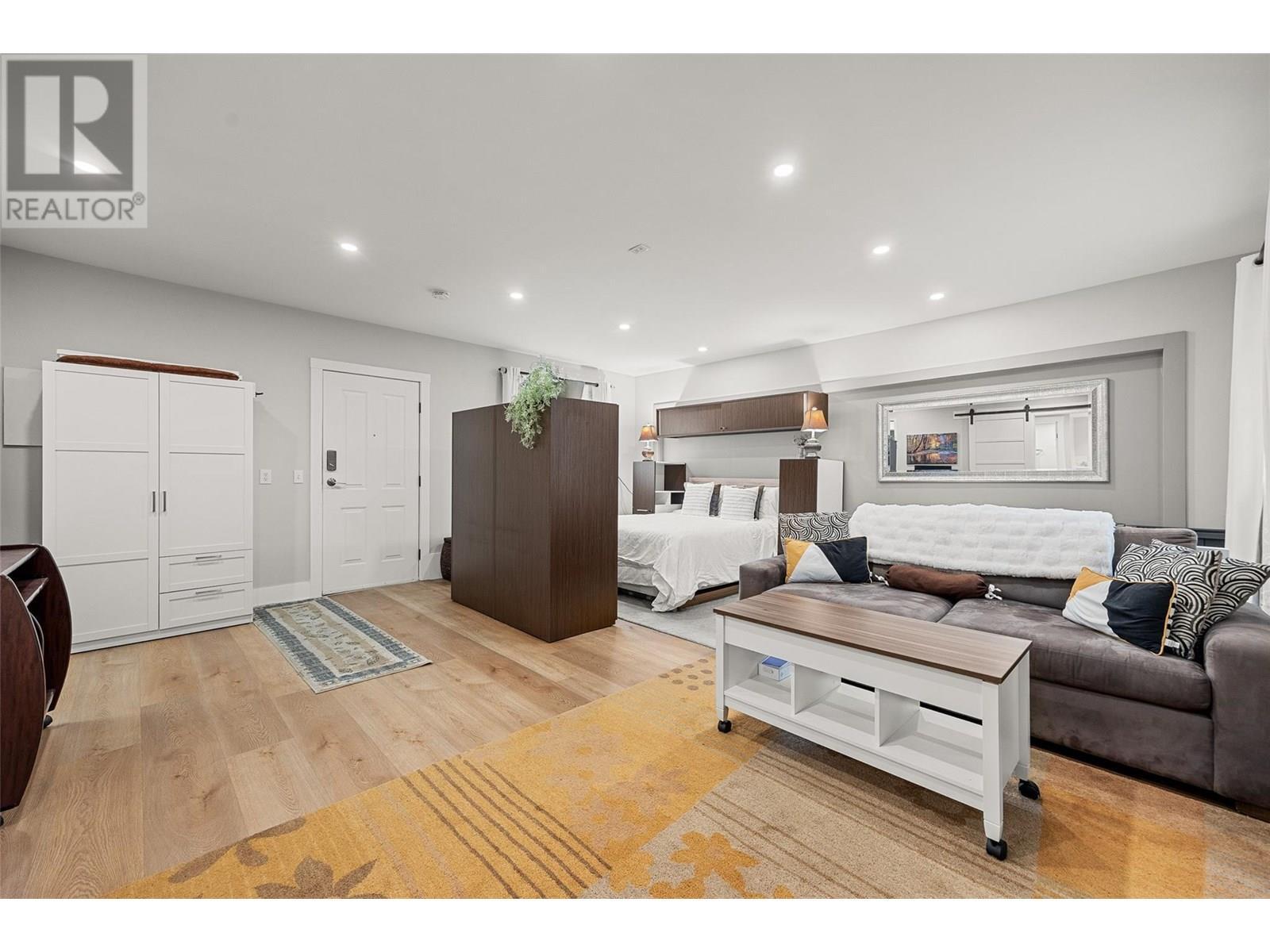 KELOWNA, British Columbia, V1X 5W5, CA, 3 Bedrooms Bedrooms, ,2 BathroomsBathrooms,Residential,For Sale,1950193